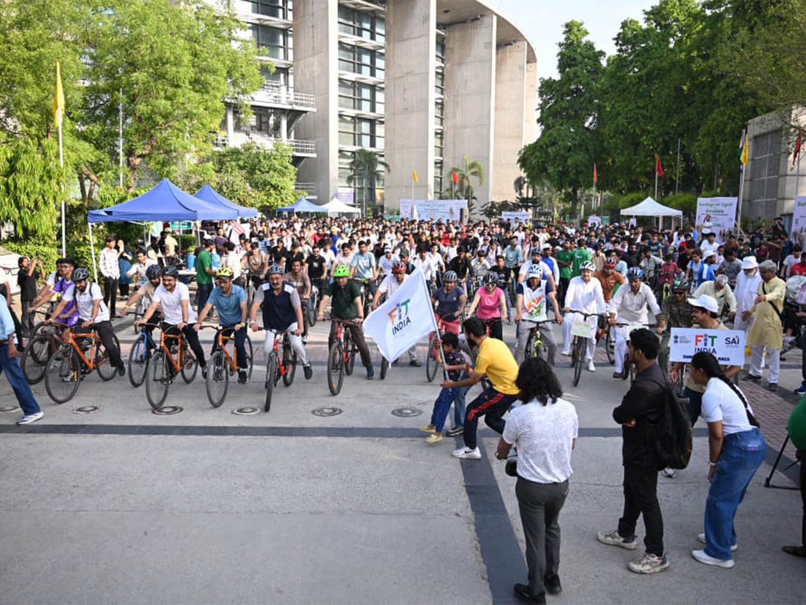 72nd Edition of Fit India Sundays on cycle (Image: SAI media)