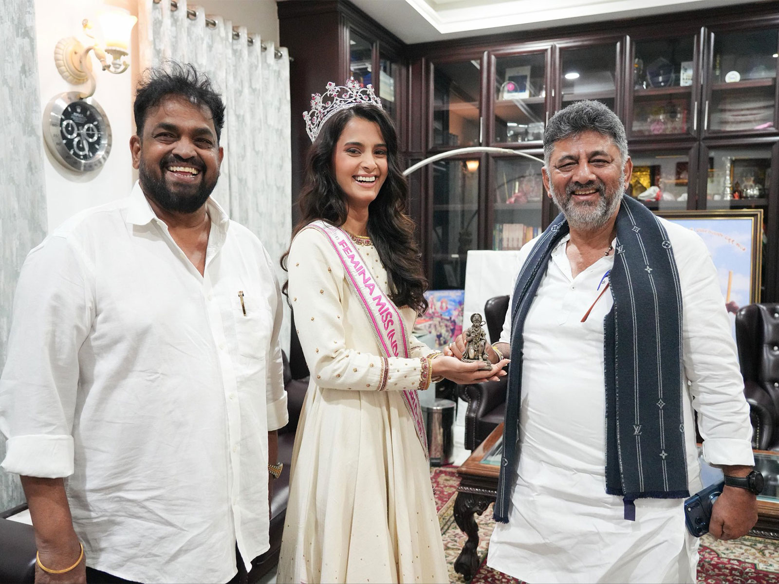 Karnataka Deputy CM DK Shivakumar meets Sadhvi Satish Sail (Photo/X@DKShivakumar)
