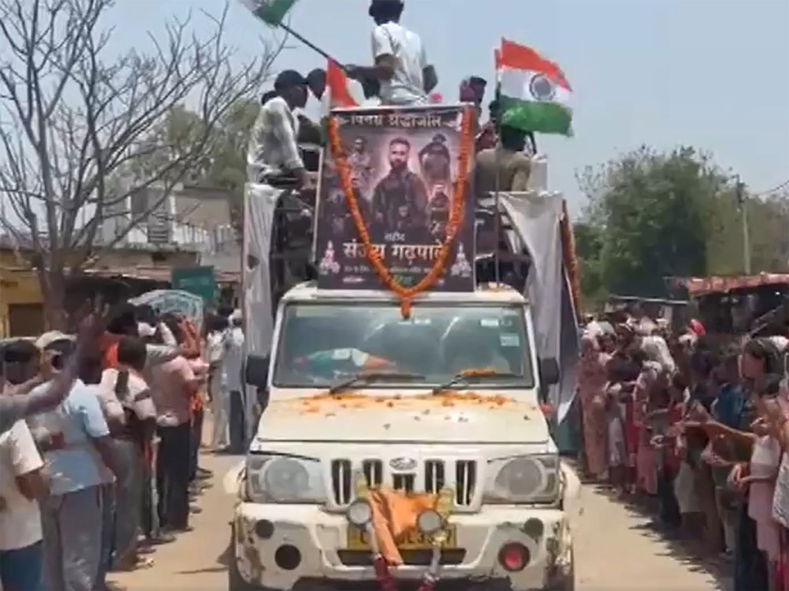 Constable Sanjay Gadpale cremated with full honours (Photo/ANI)