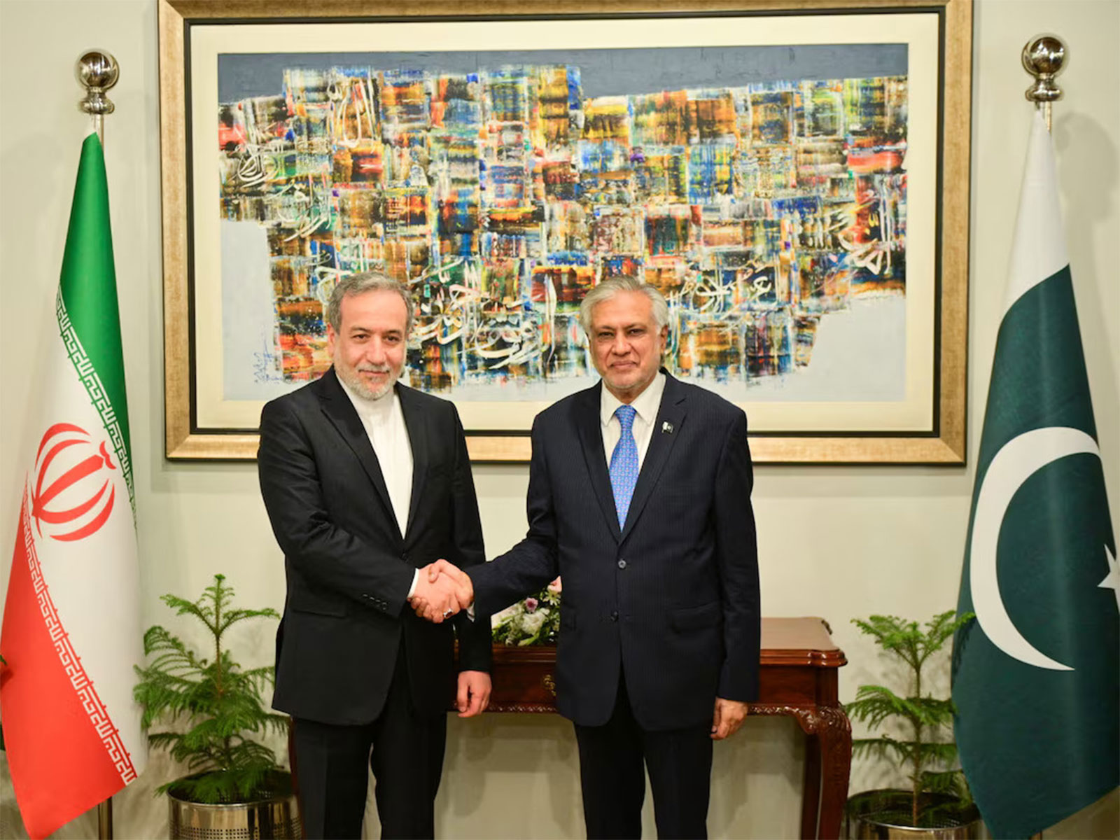 Pakistan's Foreign Minister Ishaq Dar (on right) with Iran's Foreign Minister Abbas Araghchi (Photo/Reuters)