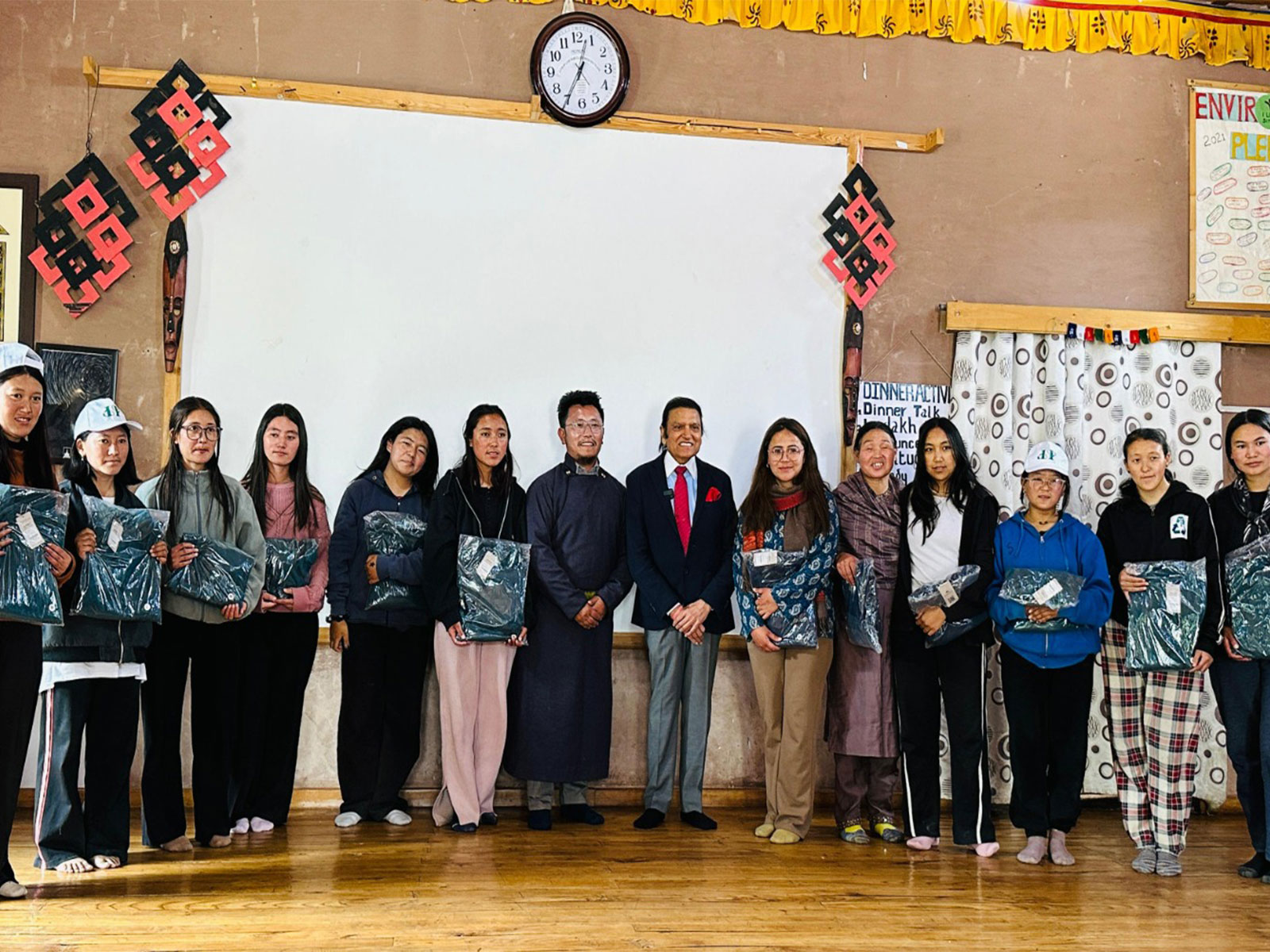 Dinesh Shahra visits Students' Educational and Cultural Movement of Ladakh & Himalayan Institute of Alternatives (Photo/Release)