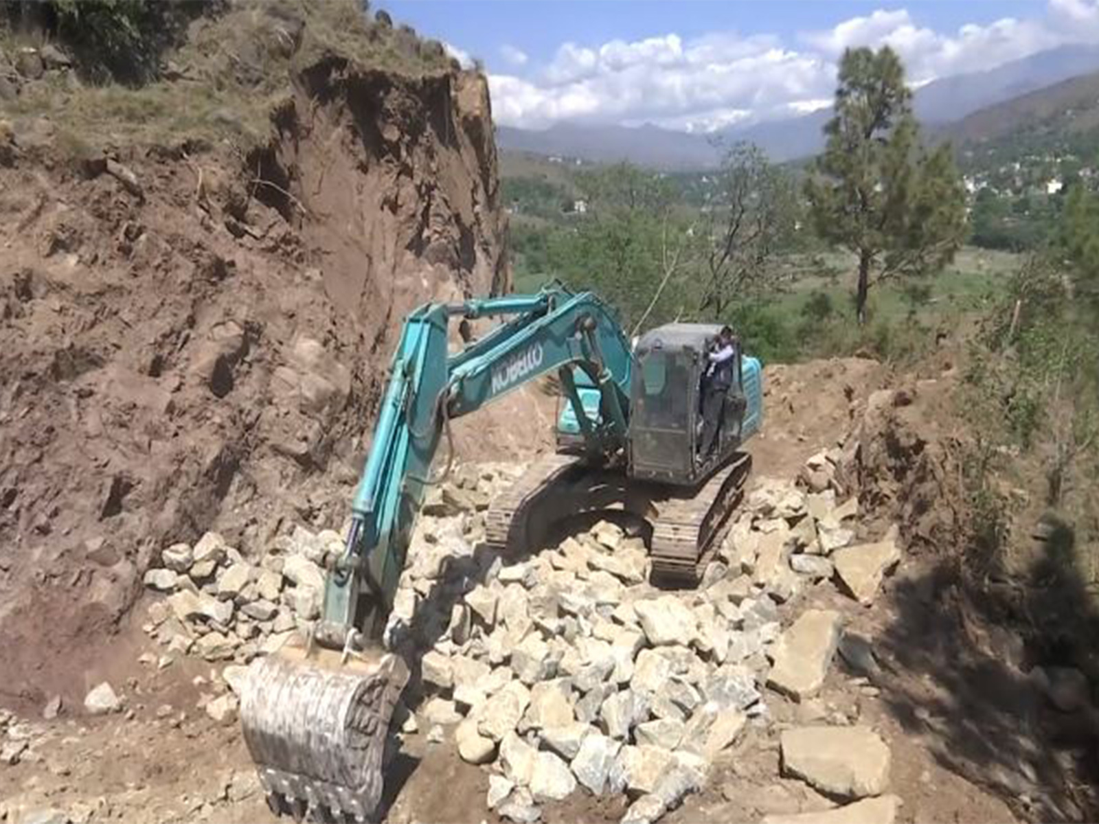 PMGSY road project in full swing to enhance connectivity in border areas (Photo/ANI)