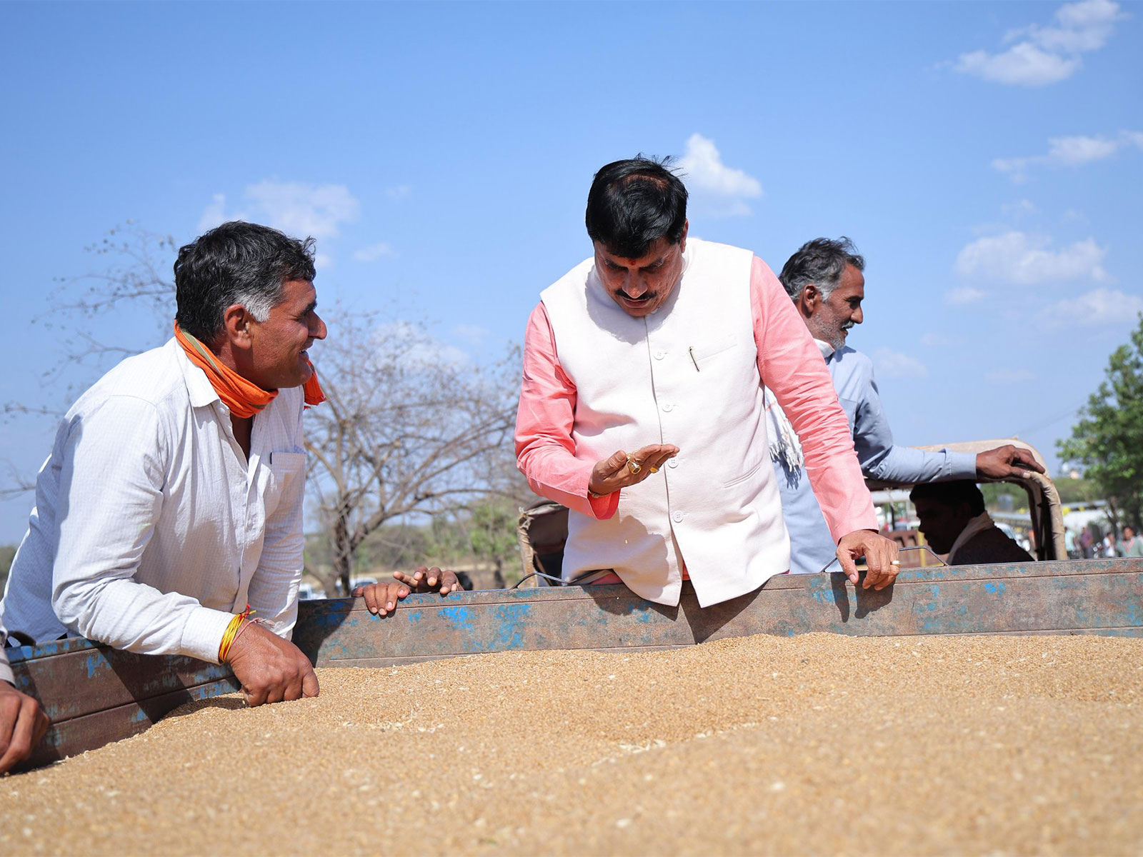 MP CM Mohan Yadav inspects wheat procurement process in Ujjain (Photo / X @DrMohanYadav51)