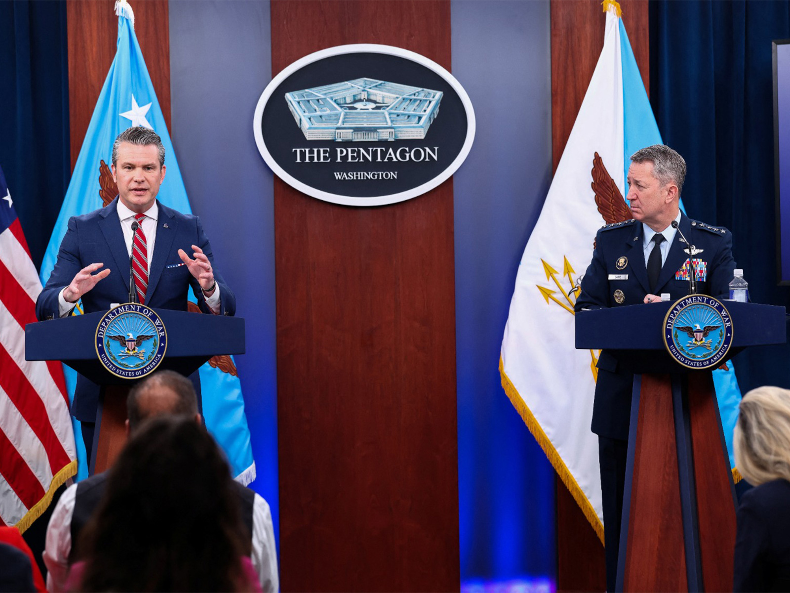 U.S. Secretary of Defense Pete Hegseth and Chairman of the Joint Chiefs of Staff General Dan Caine hold a briefing on the Iran war, at the Pentagon in Washington (Photo/Reuters)