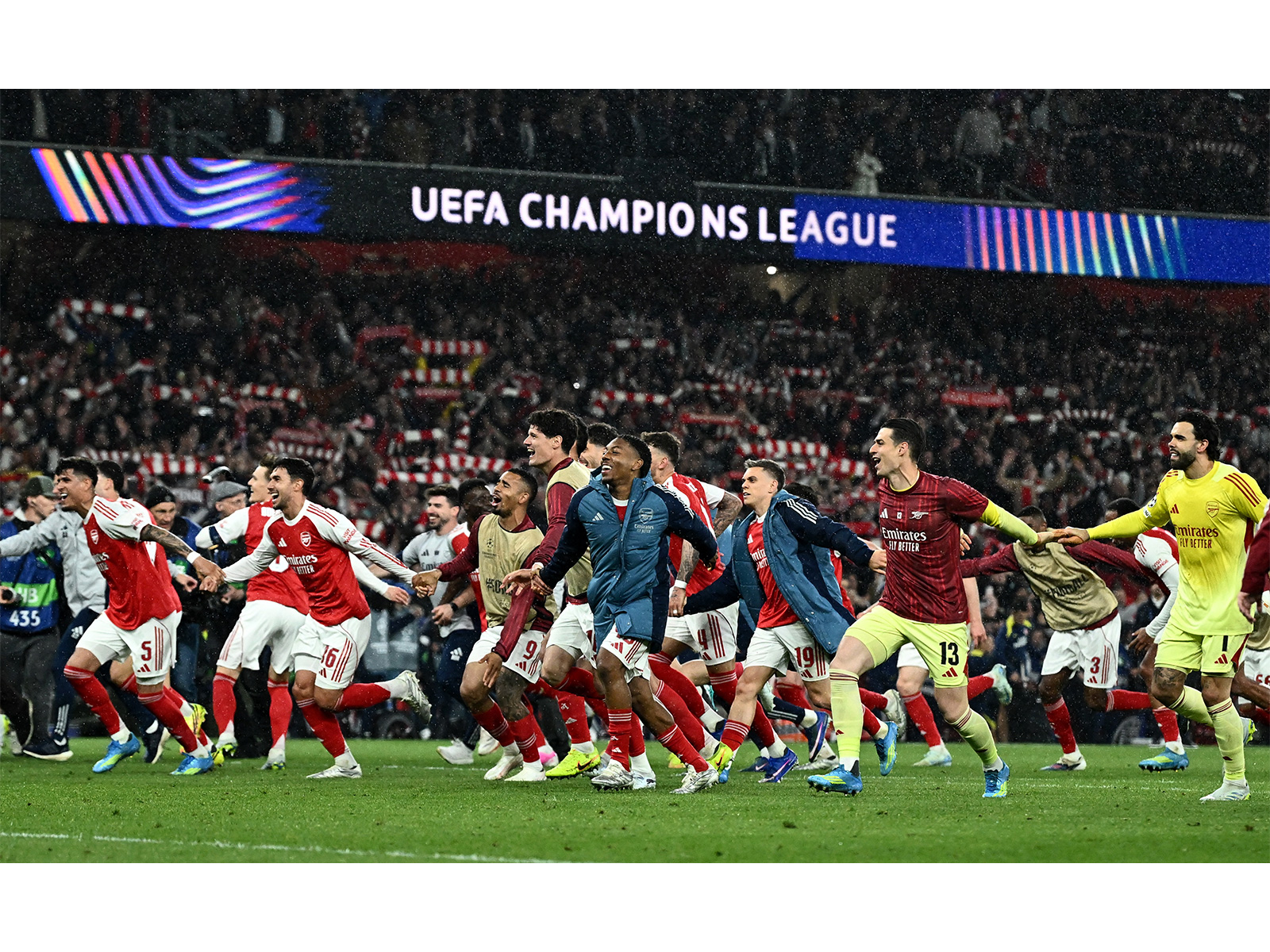 Arsenal players are celebrating after reaching the UCL final after 20 years. (Photo: Reuters)