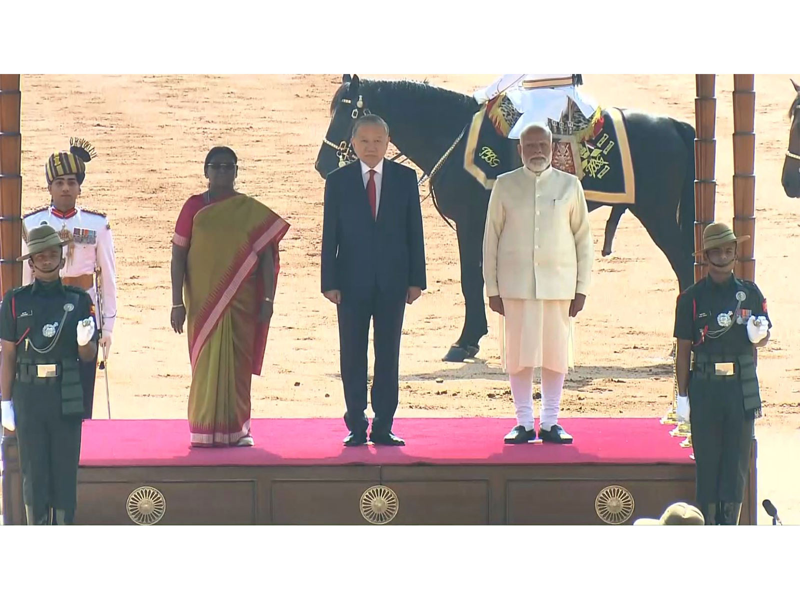 Vietnamese President To Lam receives a ceremonial welcome at the forecourt of Rashtrapati Bhavan during his State Visit to India. (Photo/ANI)