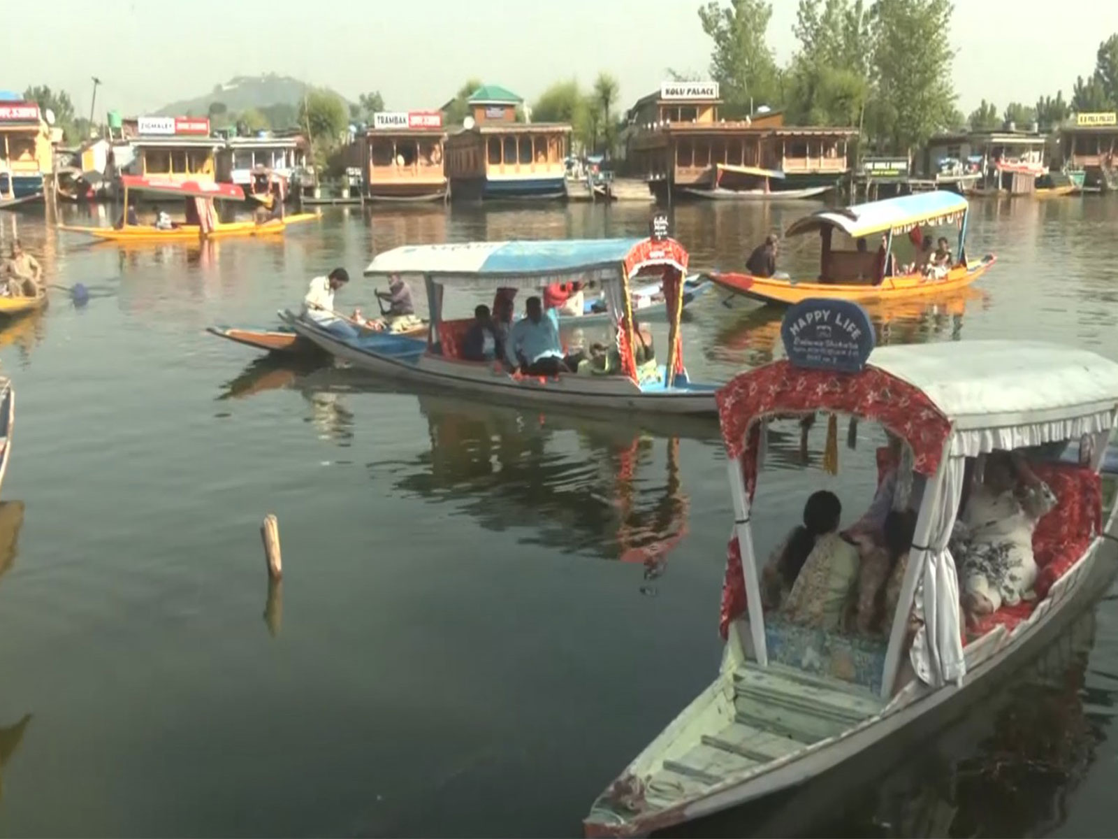 Shikara ride on Srinagar's Dal Lake (Photo/ANI)