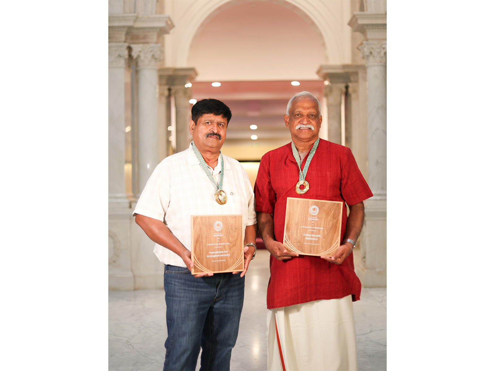 L-R) : Mr. Subrata Singh, Transforming Peoples Lives Laureate and Dr. Regi M George, Innovation in Healthcare Laureate.