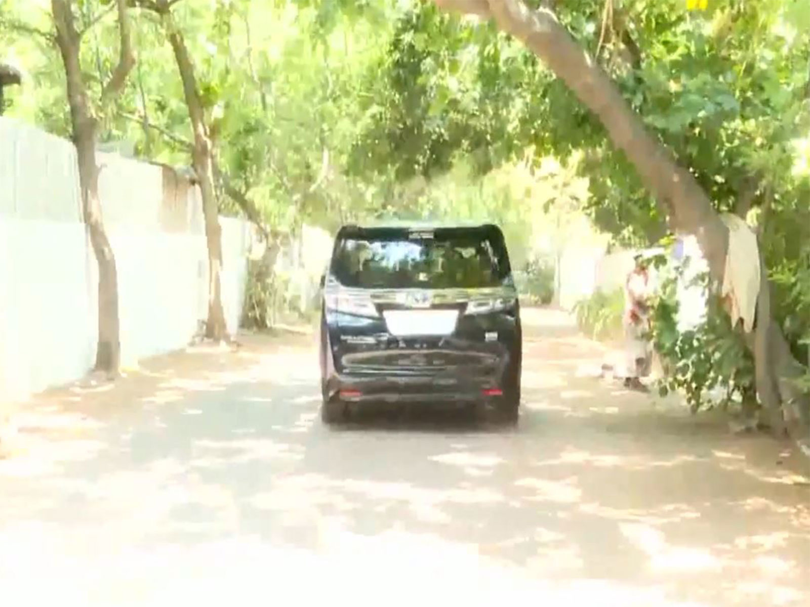 TVK General Secretary N Anand's car outside Edappadi K Palaniswami's residence (Photo/ANI)