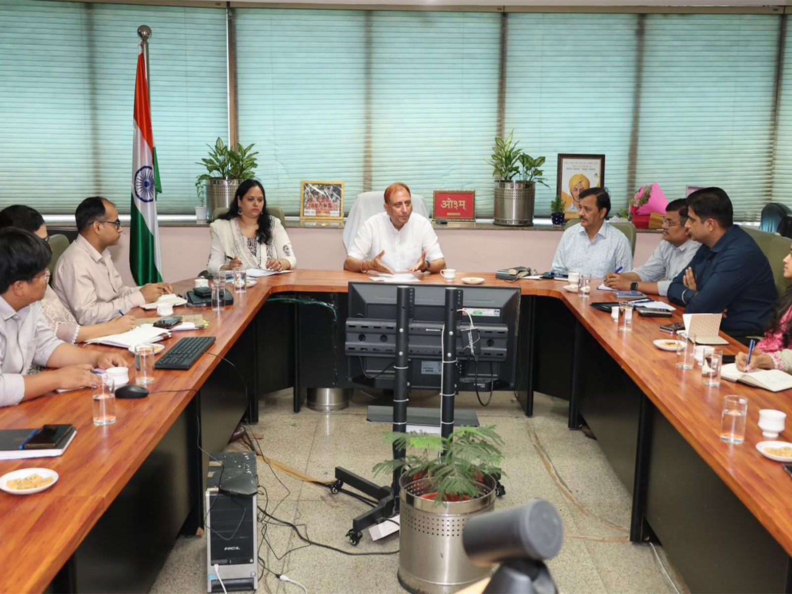 Mayor chairs meeting with all Deputy Commissioners, directs strengthening of sanitation system (Photo/MCD Release0