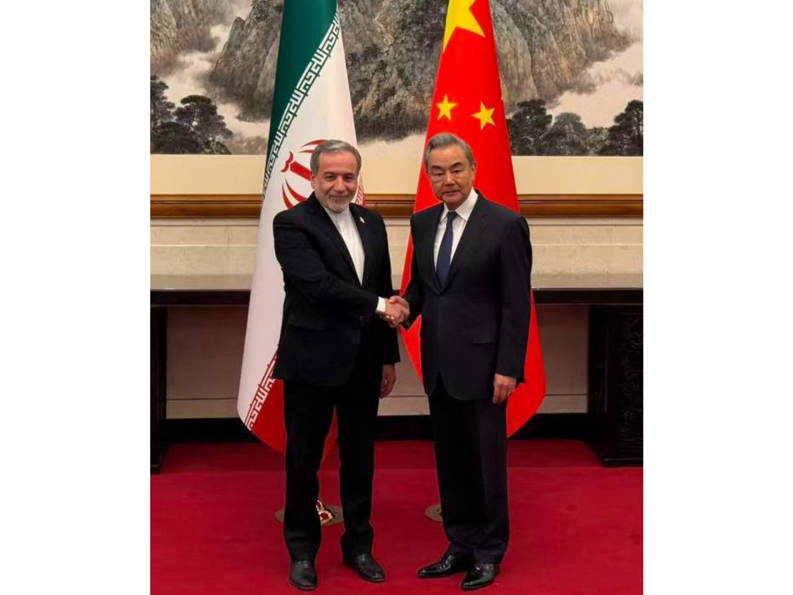Foreign Minister of Iran, Seyed Abbas Araghchi  with Chinese Foreign Minister Wang Yi (Photo: X@araghchi)