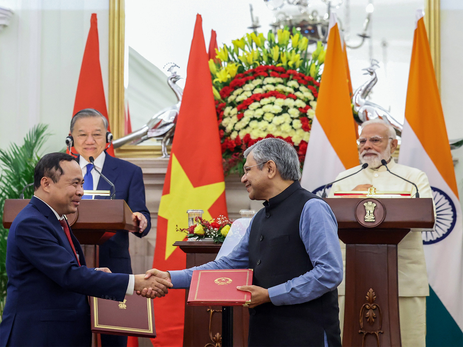 PM Modi and Vietnam President To Lam witness MoU exchange at Hyderabad House (Photo/ANI)