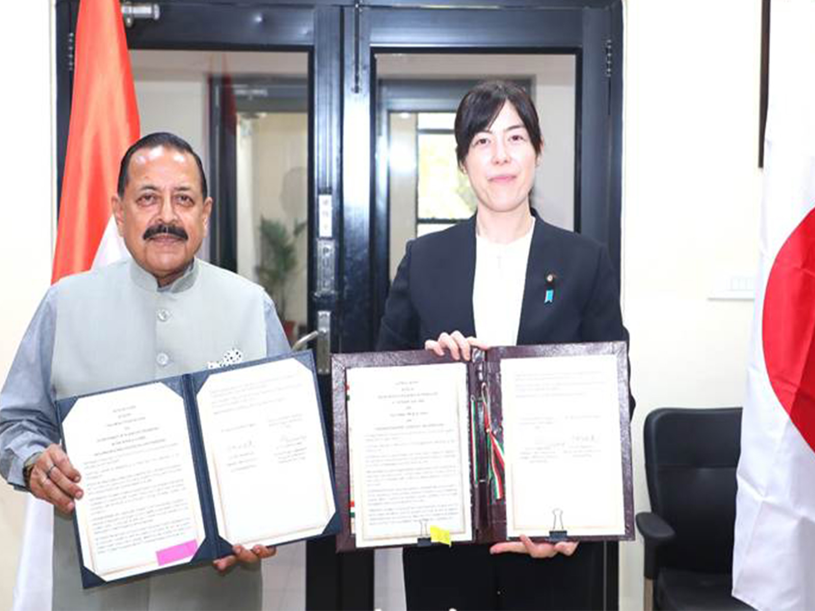 Union MoS Jitendra Singh and Japanese Minister Kimi Onoda (Photo/PIB)
