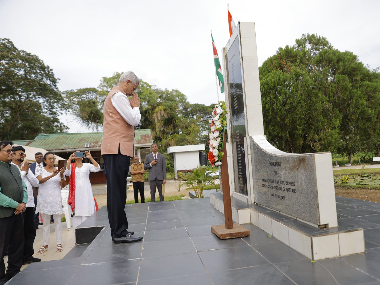 EAM pays tribute at 'Monument for the Fallen Heroes' in Suriname's Mariënburg (Photo/@DrSJaishankar)