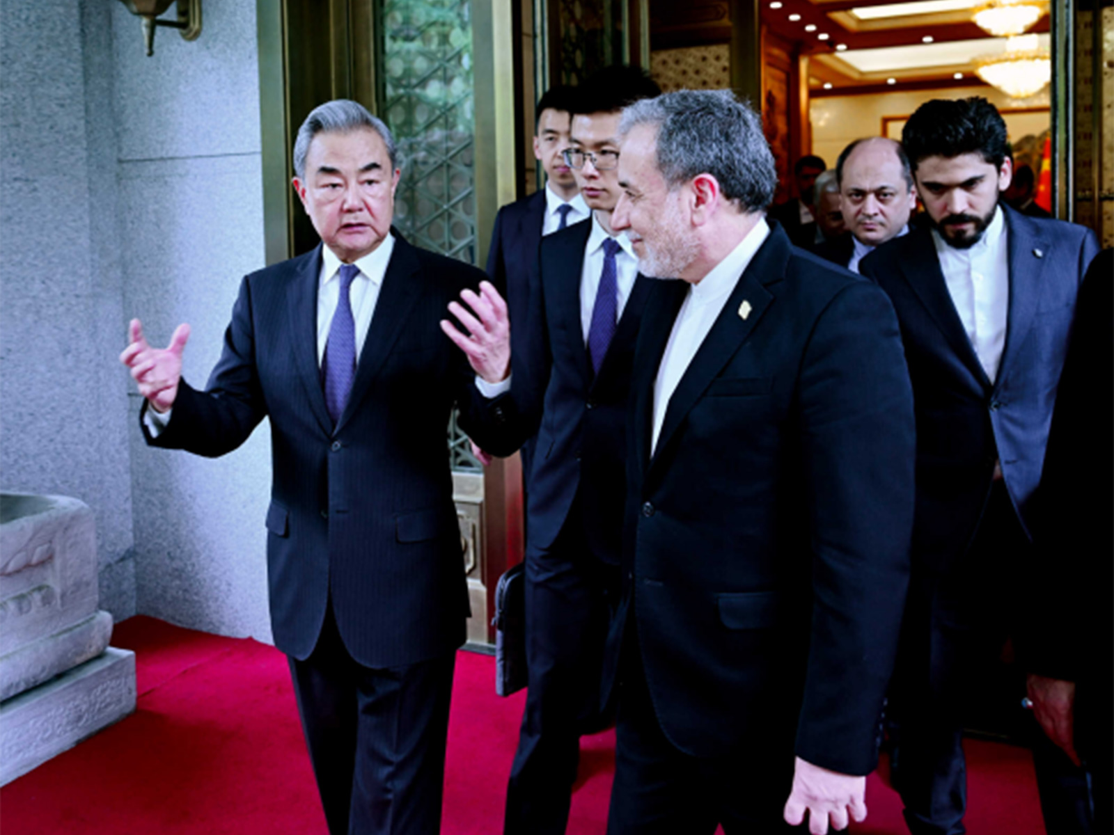 Chinese Foreign Minister Wang Yi (left) with his Iranian counterpart, Abbas Araghchi (Photo/ChineseMoFA)