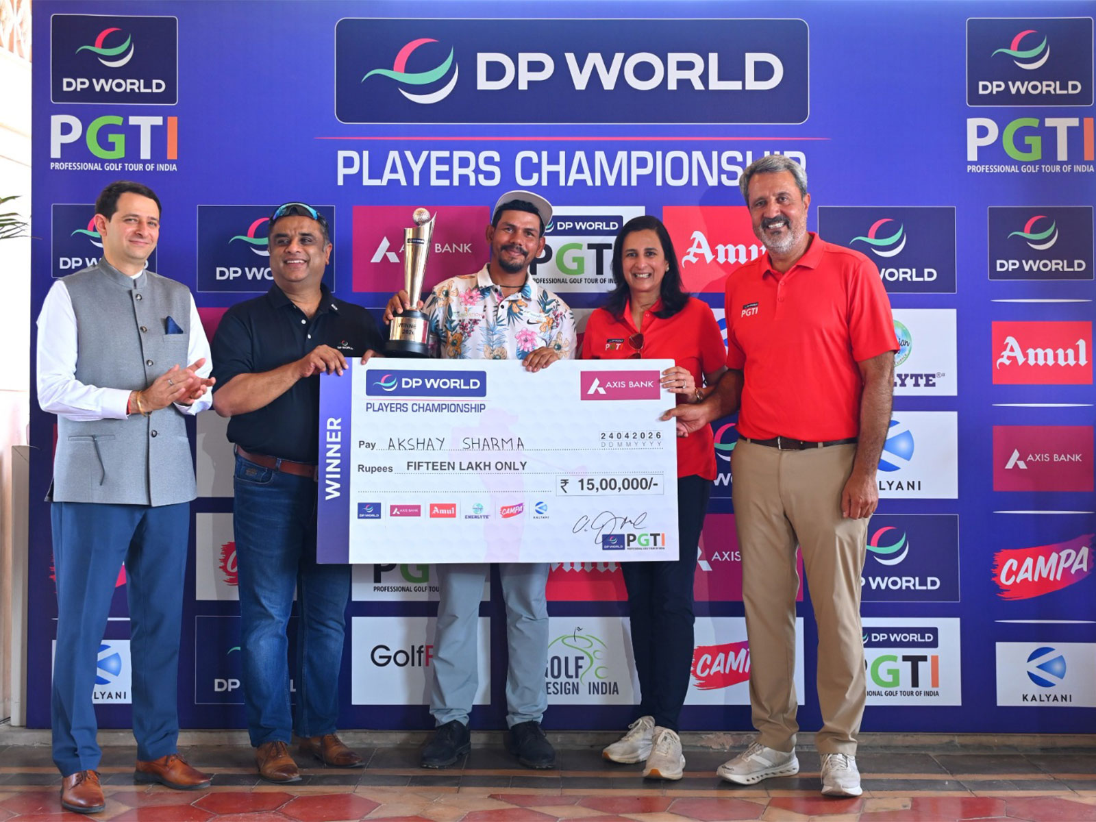 Akshay Sharma (centre) receives the trophy and cheque of the DP World Players Championship 2026. (Photo/PGTI)