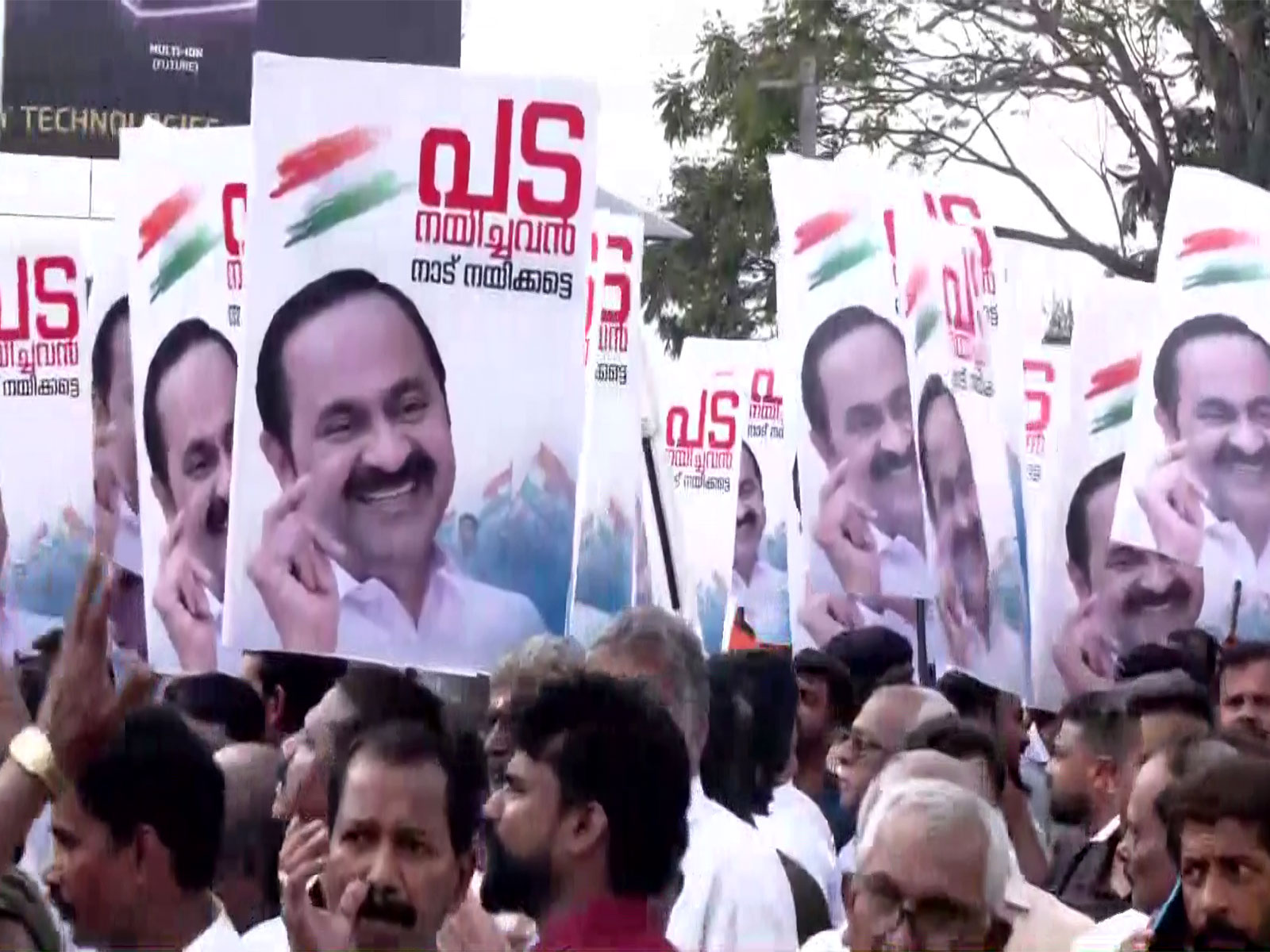 Congress party workers march in support for LoP VD Satheesan (Photo/ANI)