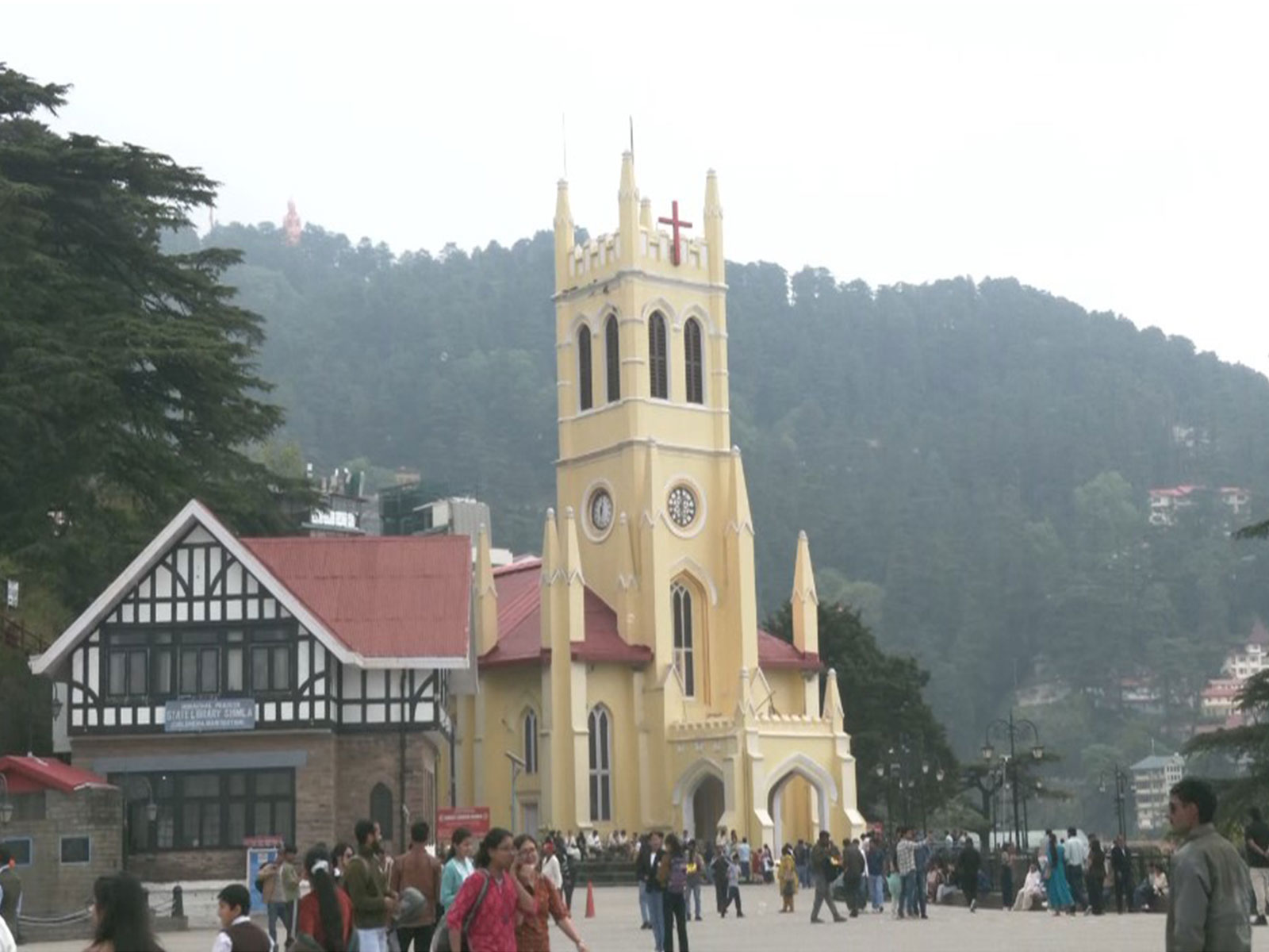 Shimla tourist rush surges as weekend bookings hit 90 per cent (Photo/ANI)