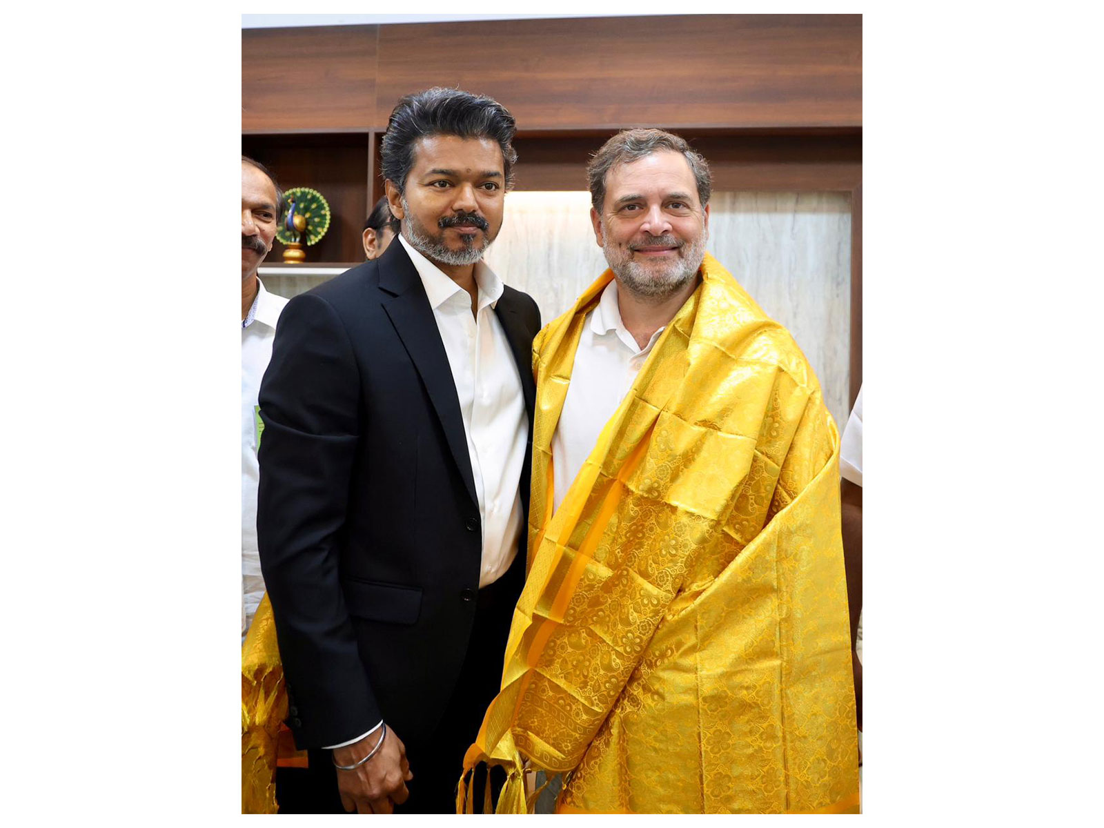 CM Vijay and Congress Chief Rahul Gandhi (Photo/@RahulGandhi)