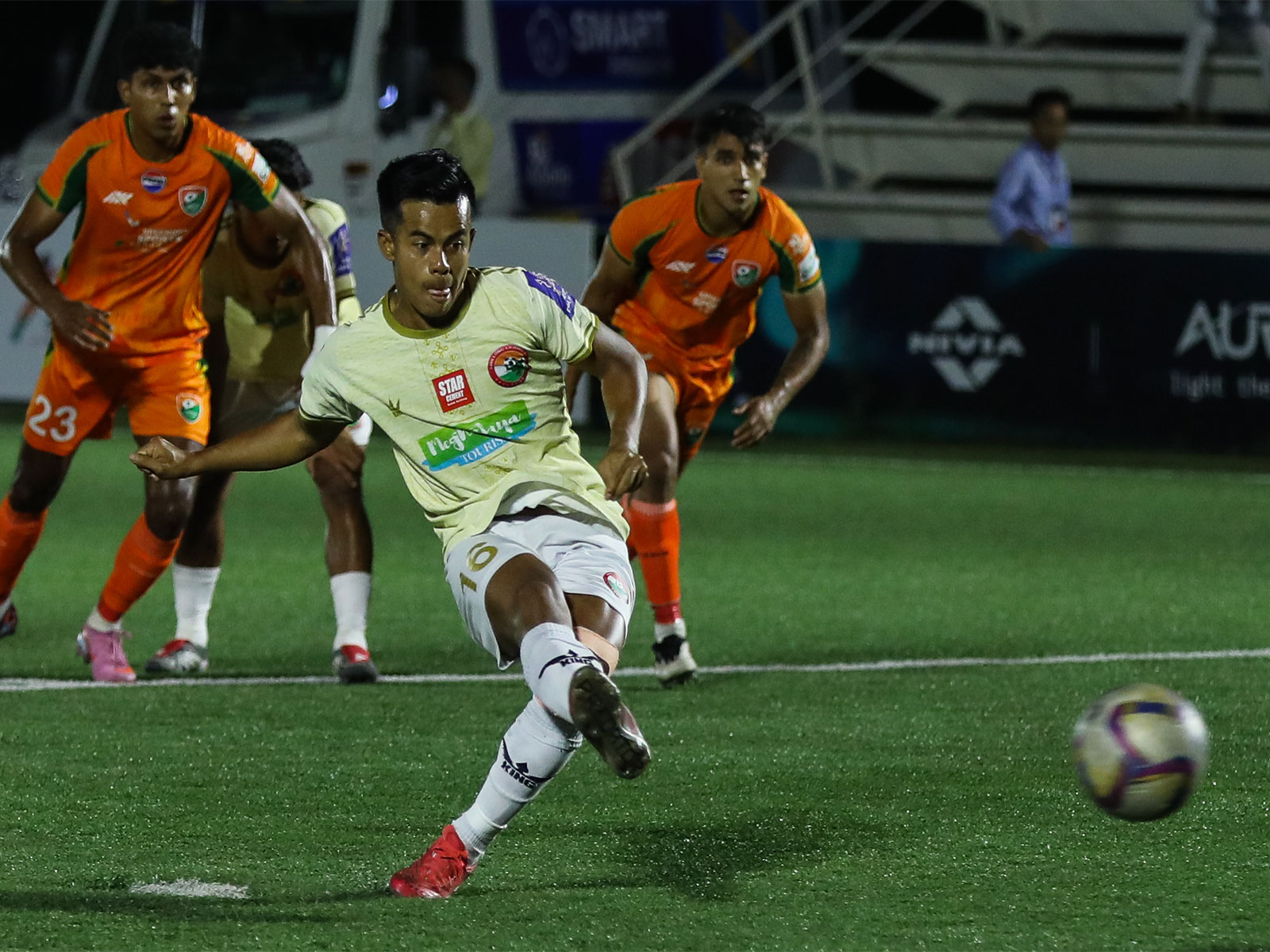Sreenidi Deccan FC and Shillong Lajong FC players in action (Photo: AIFF)