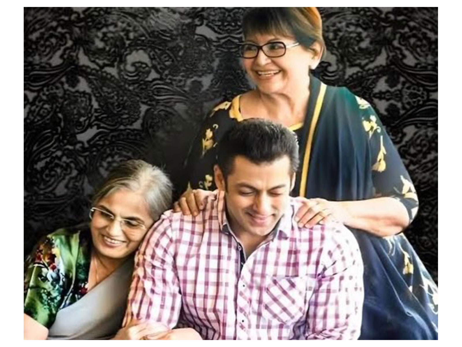 Salman Khan with mother Helen, Salma Khan (Photo/Instagram@SalmanKhan)