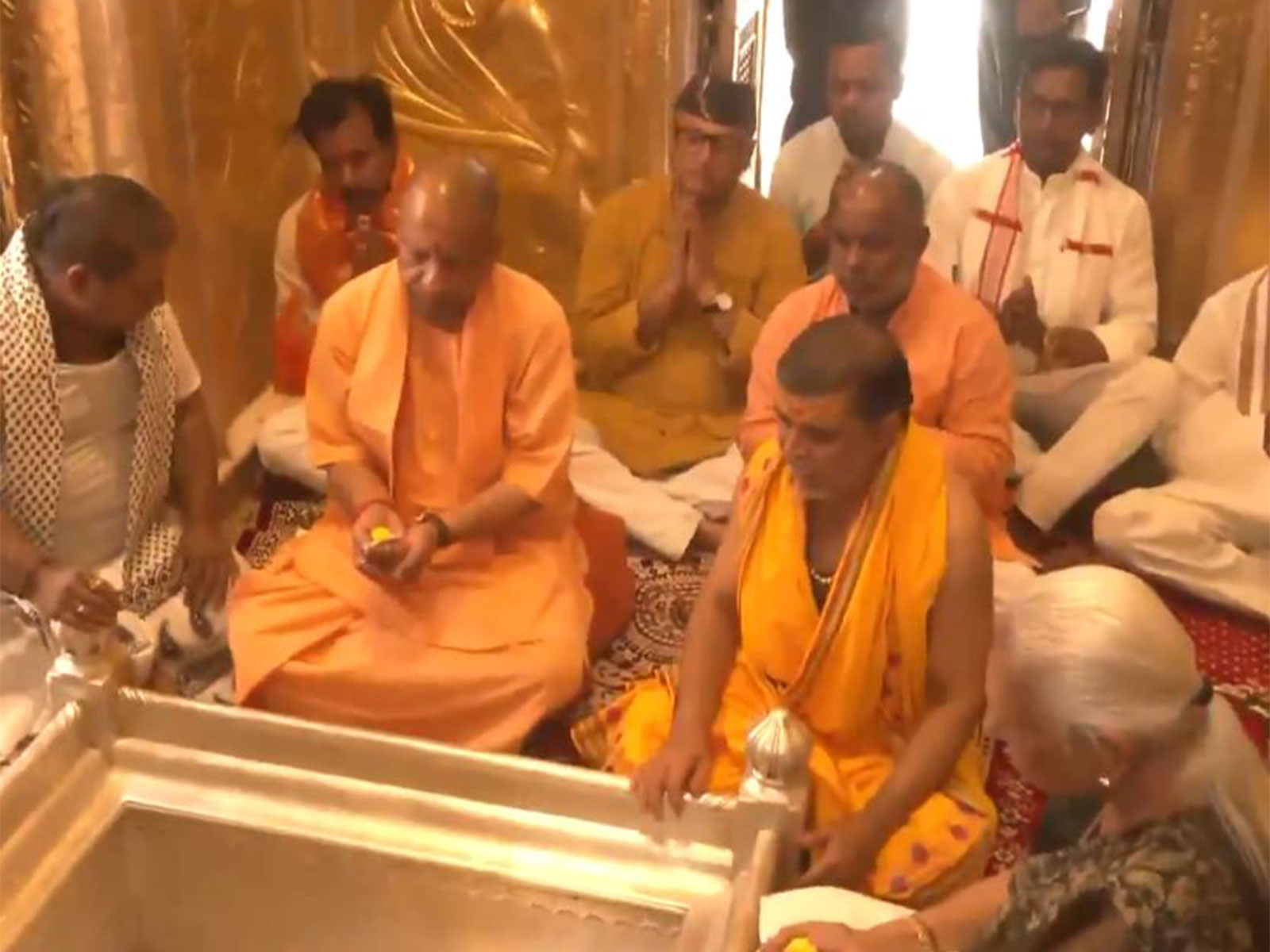 Uttar Pradesh CM Yogi Adityanath and Governor Anandiben Patel offer prayers at Shri Kashi Vishwanath Temple in Varanasi (Photo: ANI)