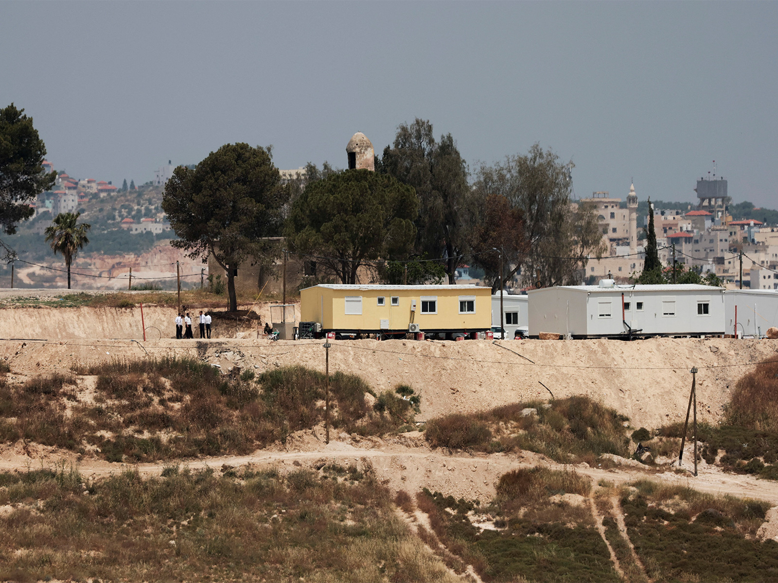 Israeli settlement structures being installed in Sanur near Jenin (Photo/Reuters)