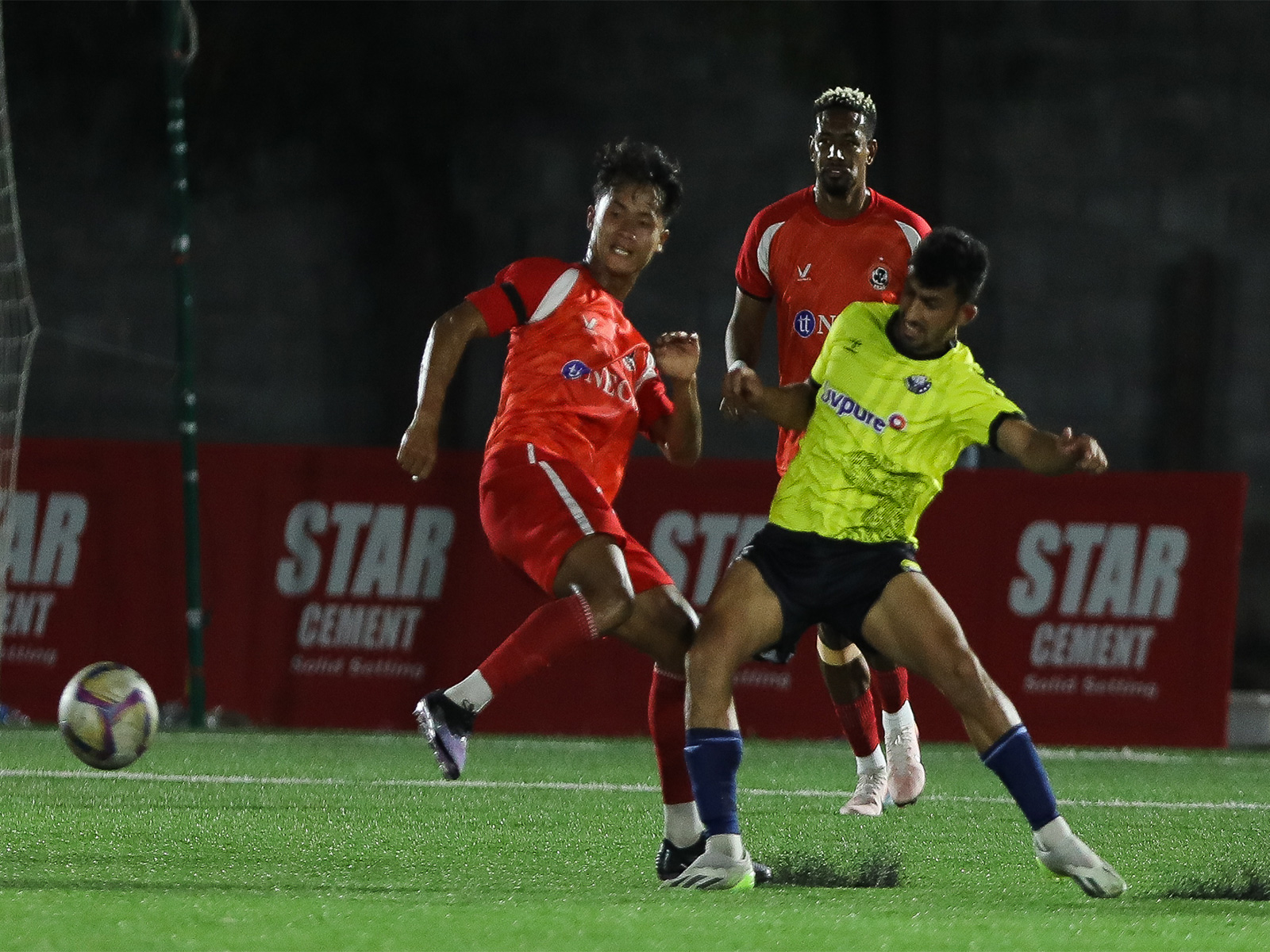 Real Kashmir and Aizawl FC players in action (Photo: AIFF Media)