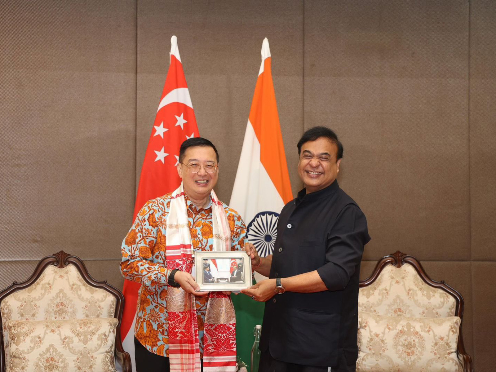 Assam Chief Minister-designate Himanta Biswa Sarma and Singapore HC Simon Wong (Photo/@SGinIndia)