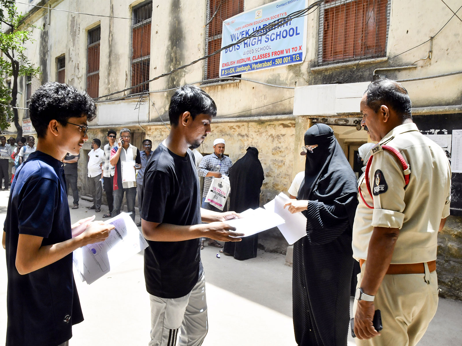 Representative Image of students at a NEET Exam centre (Photo/ANI)