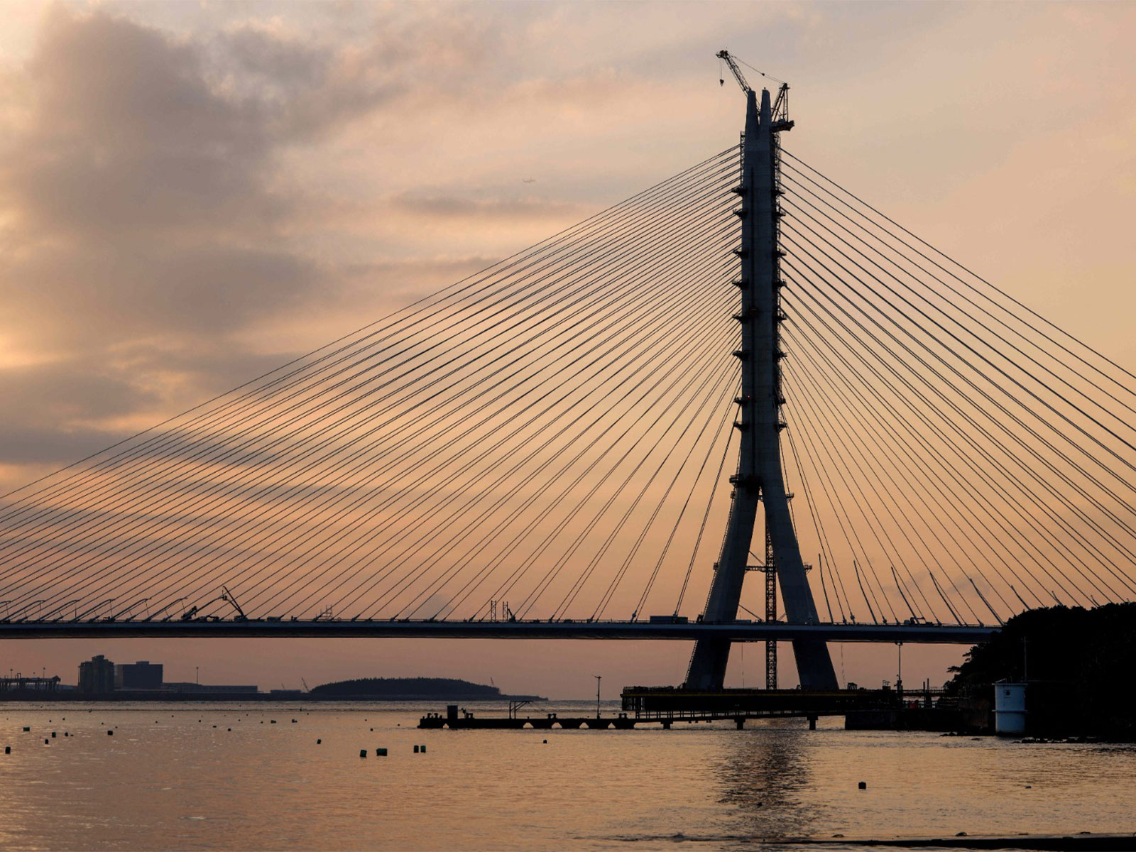 Danjiang Bridge, the world's longest single-mast asymmetric cable-stayed bridge (Photo/Reuters)