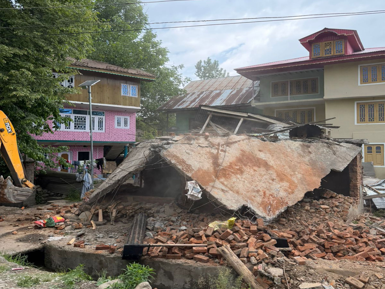 Visual of demolition (Photo/X/@policekulgam)
