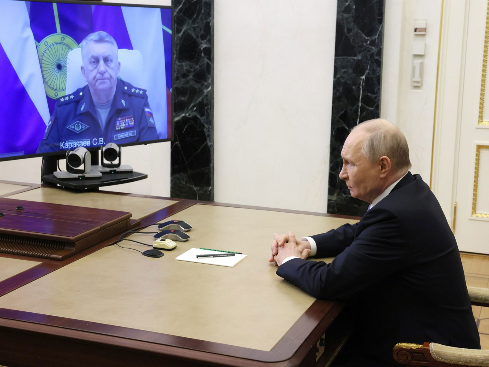 Russian President Vladimir Putin speaking to Russia's Strategic Missile Forces Commander Sergei Karakayev (Photo/Kremlin)