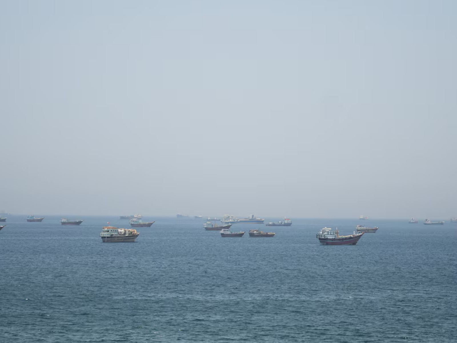 Vessels in the Strait of Hormuz (Photo/Reuters)