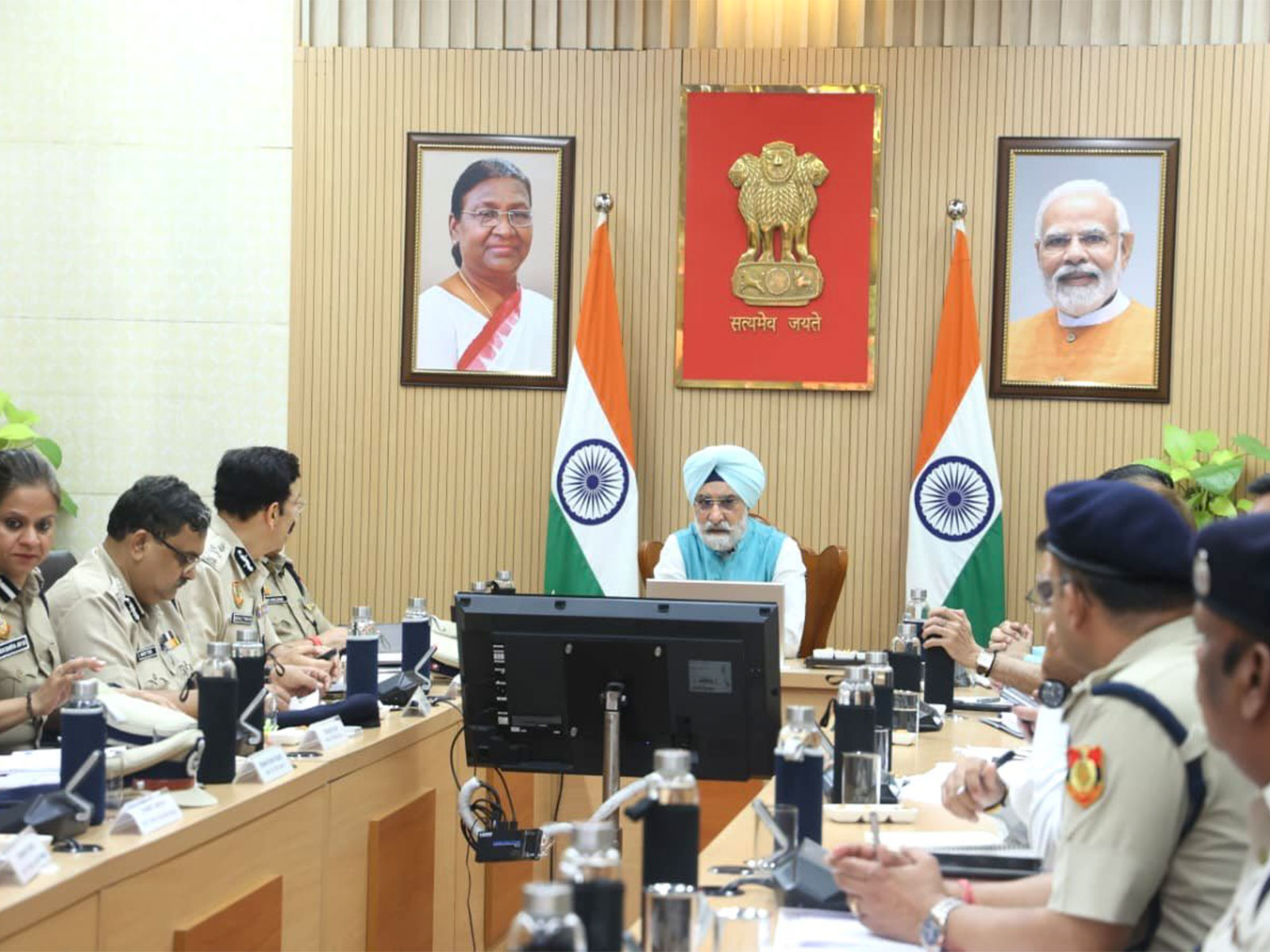 Delhi LG Taranjit Singh Sandhu reviews infrastructure interventions and traffic decongestion plans for the national capital. (Photo/@LtGovDelhi)