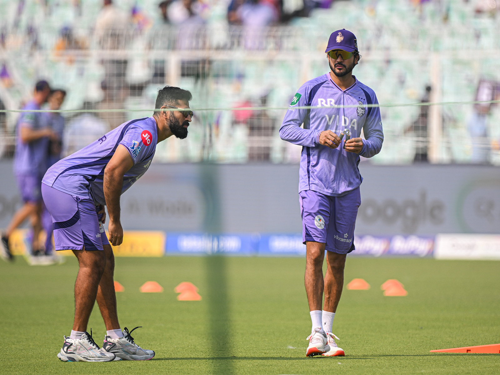 Manish Pandey (R) with Abhishek Nayar. (Photo/ANI)
