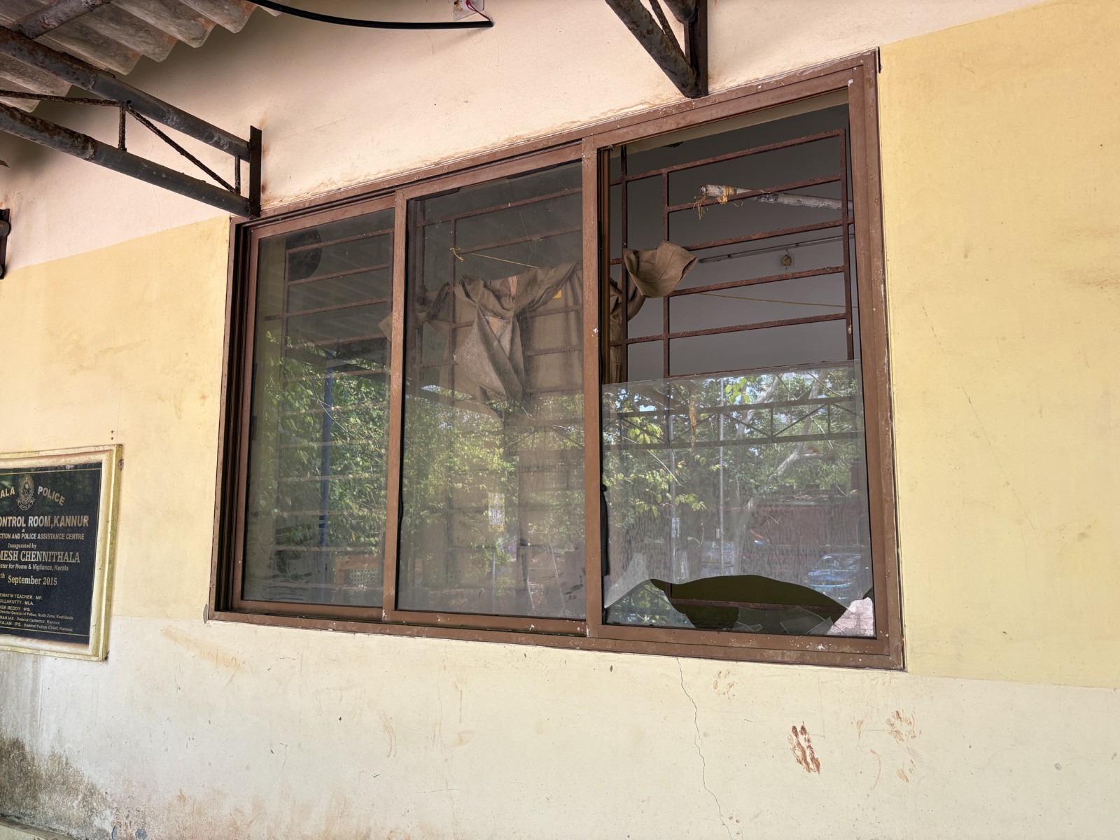 Shattered glass window at the police aid post in Kannur's Payyambalam (Photo/ANI)