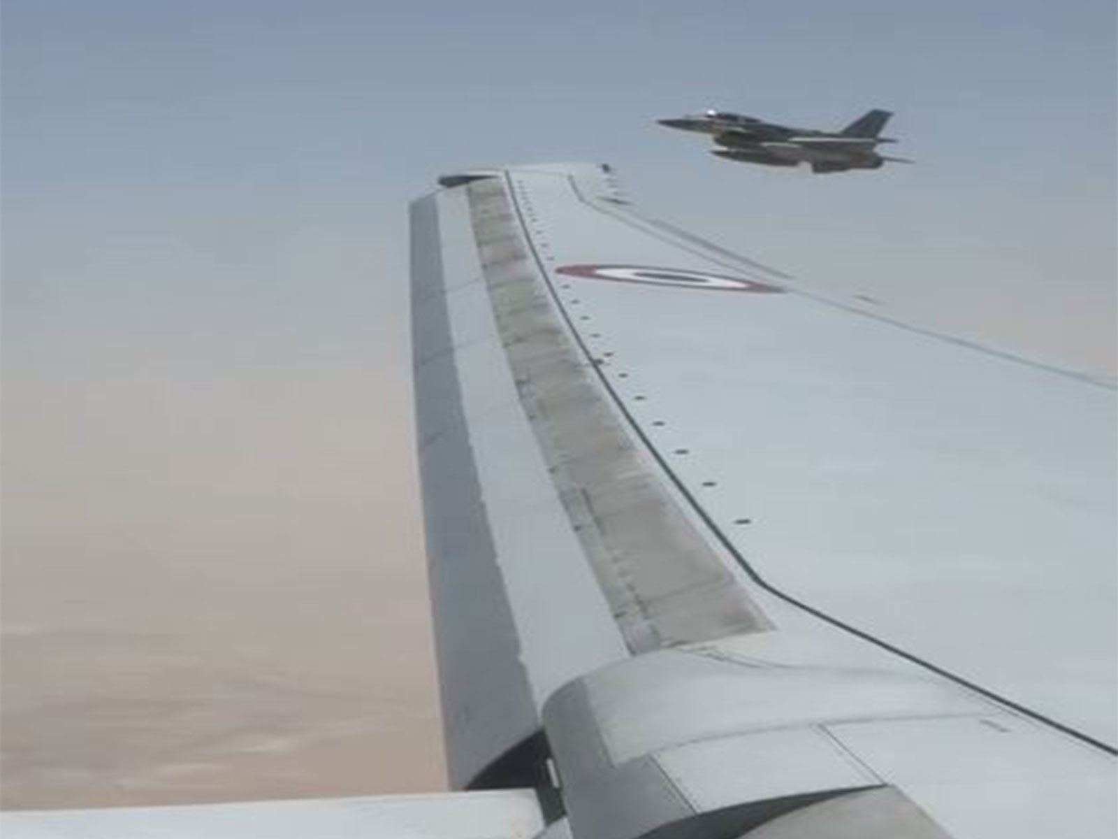 F-16 jet escorts PM Modi's aircraft (Photo/DD)