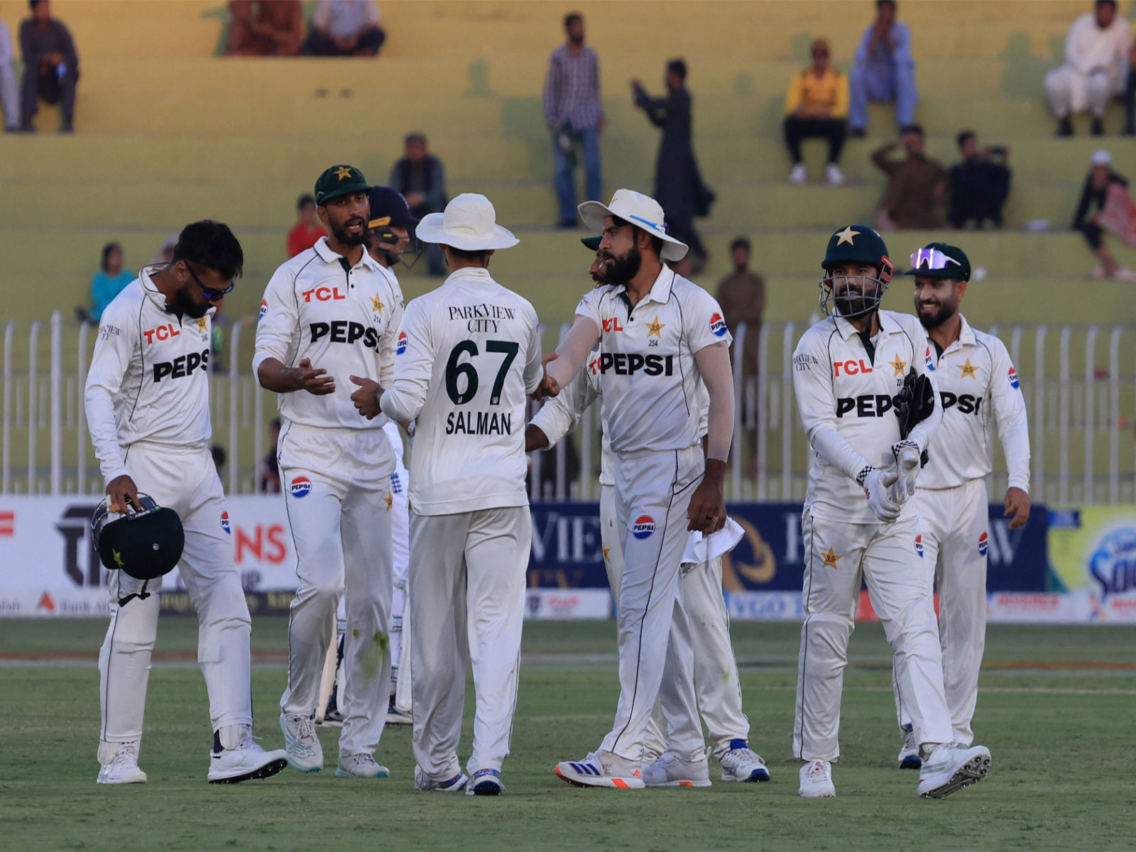 Pakistan players (Photo: Reuters)