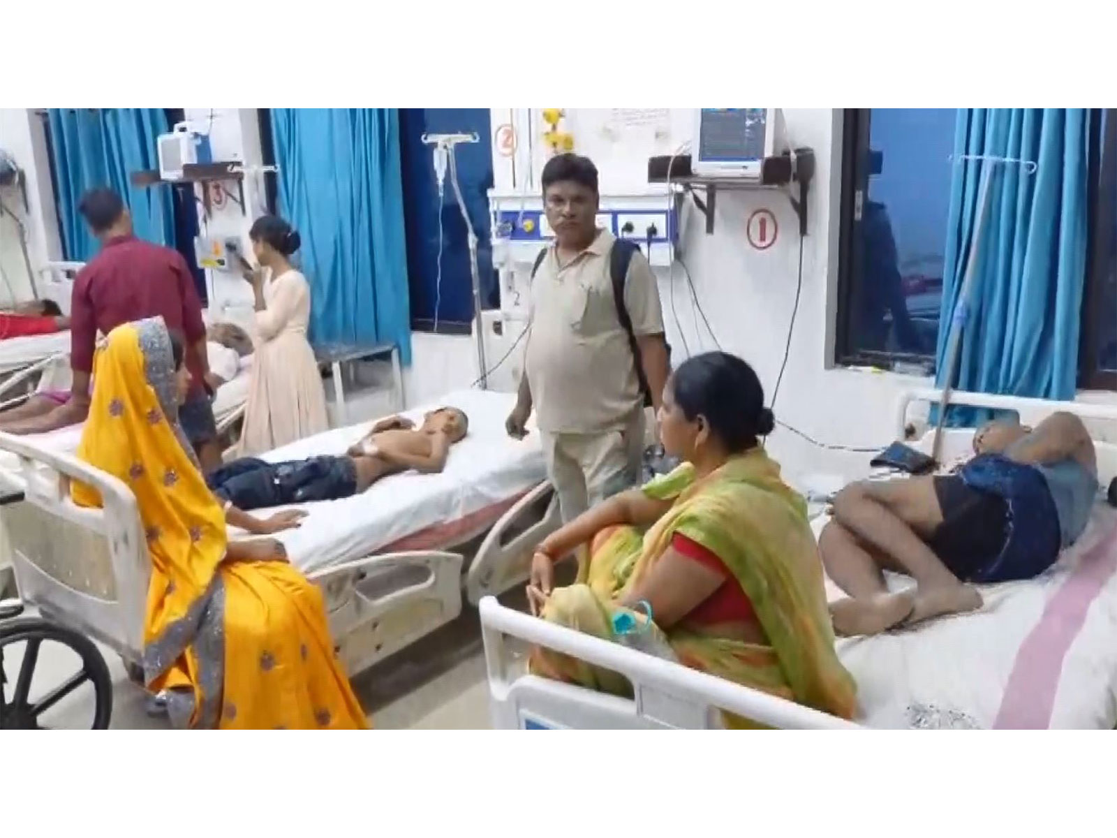 Injured children and women undergo treatment at Sadar Hospital after a joyride collapsed at a fair in Bihar's Sasaram (Photo/ANI)