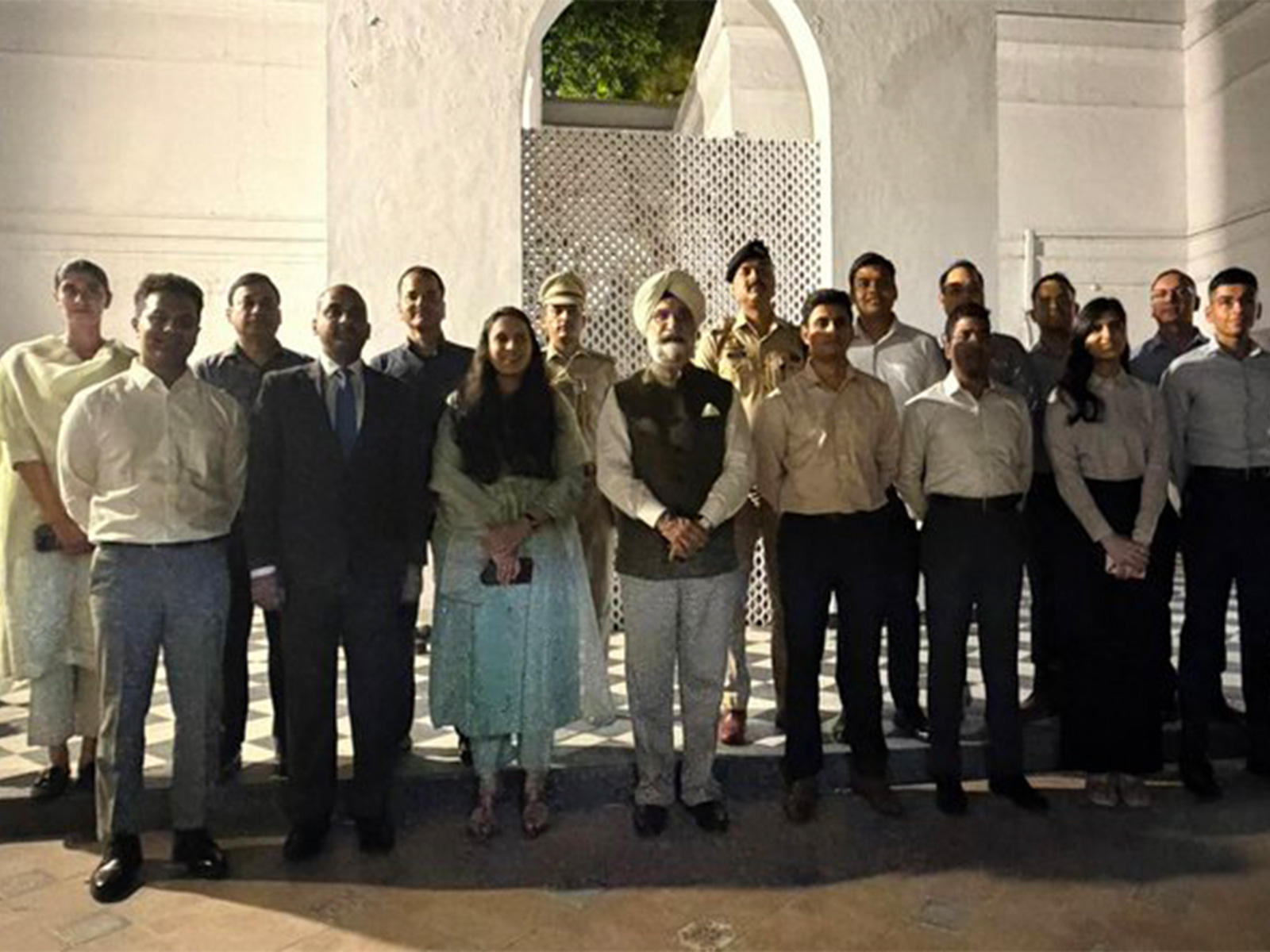 Delhi Lieutenant Governor Taranjit Singh Sandhu meets young police officers (Photo/@LtGovDelhi)