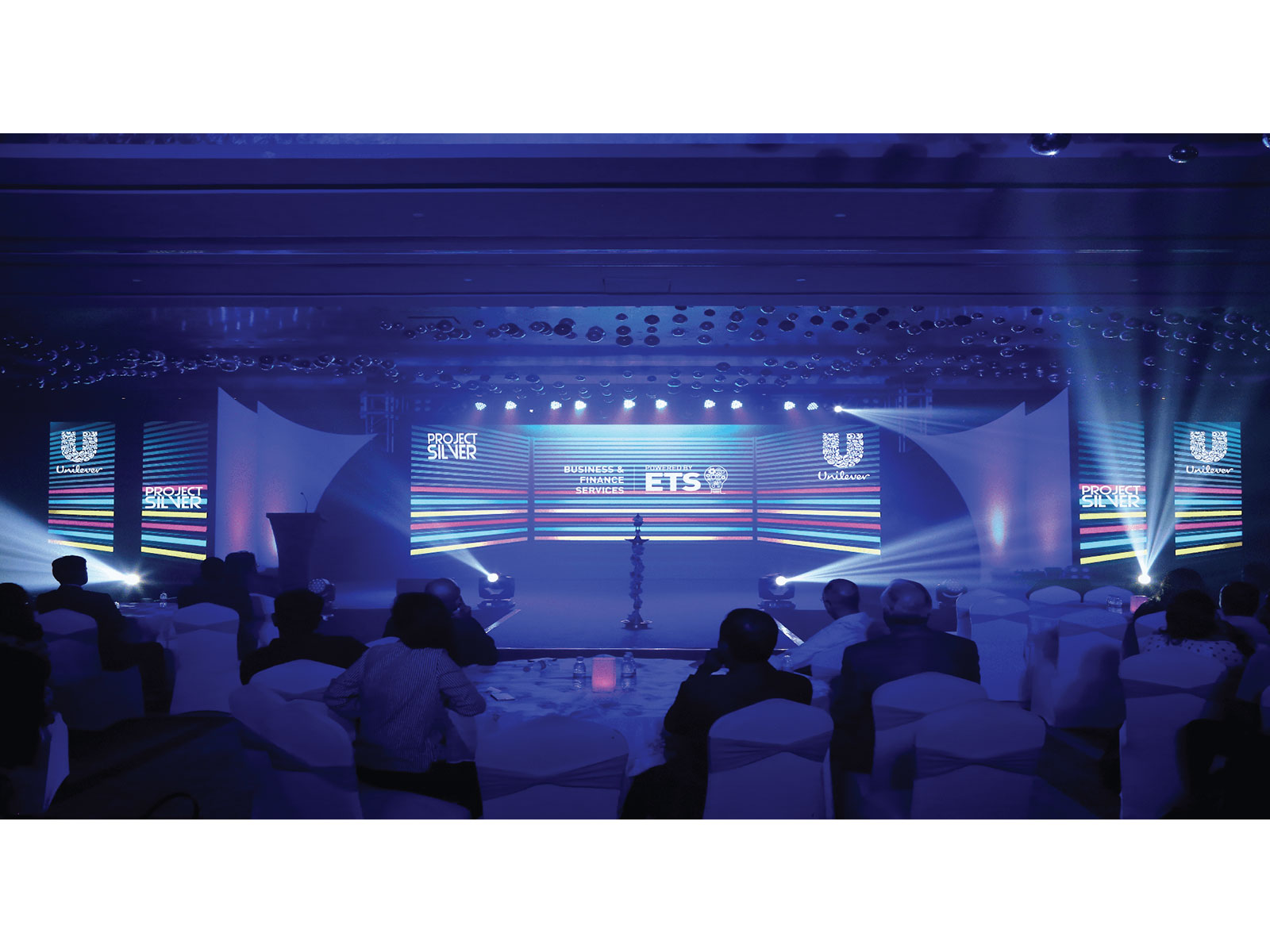 The Technology Revolution in Corporate Events: 4K Visuals, Hybrid Formats, and Immersive Stage Design