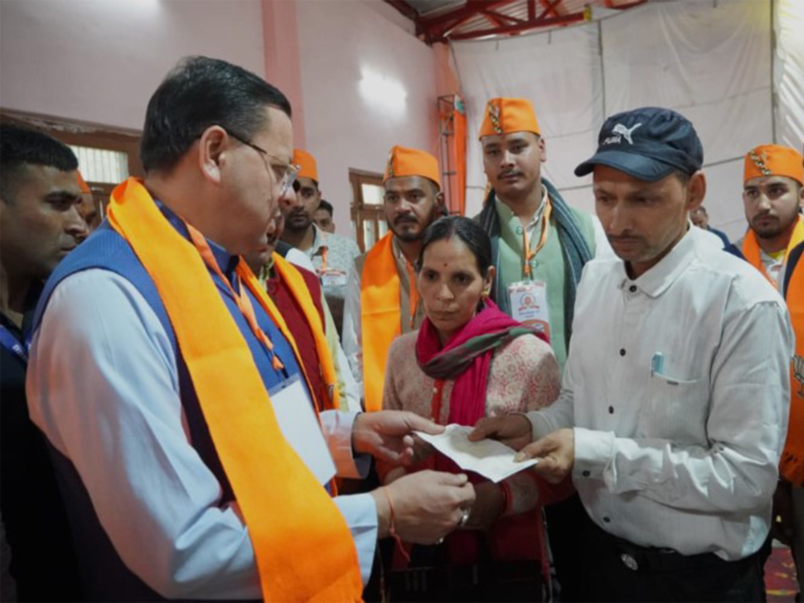 CM Dhami meets bereaved family of Somendra Singh Bohra (Photo/Uttarakhand CMO) 