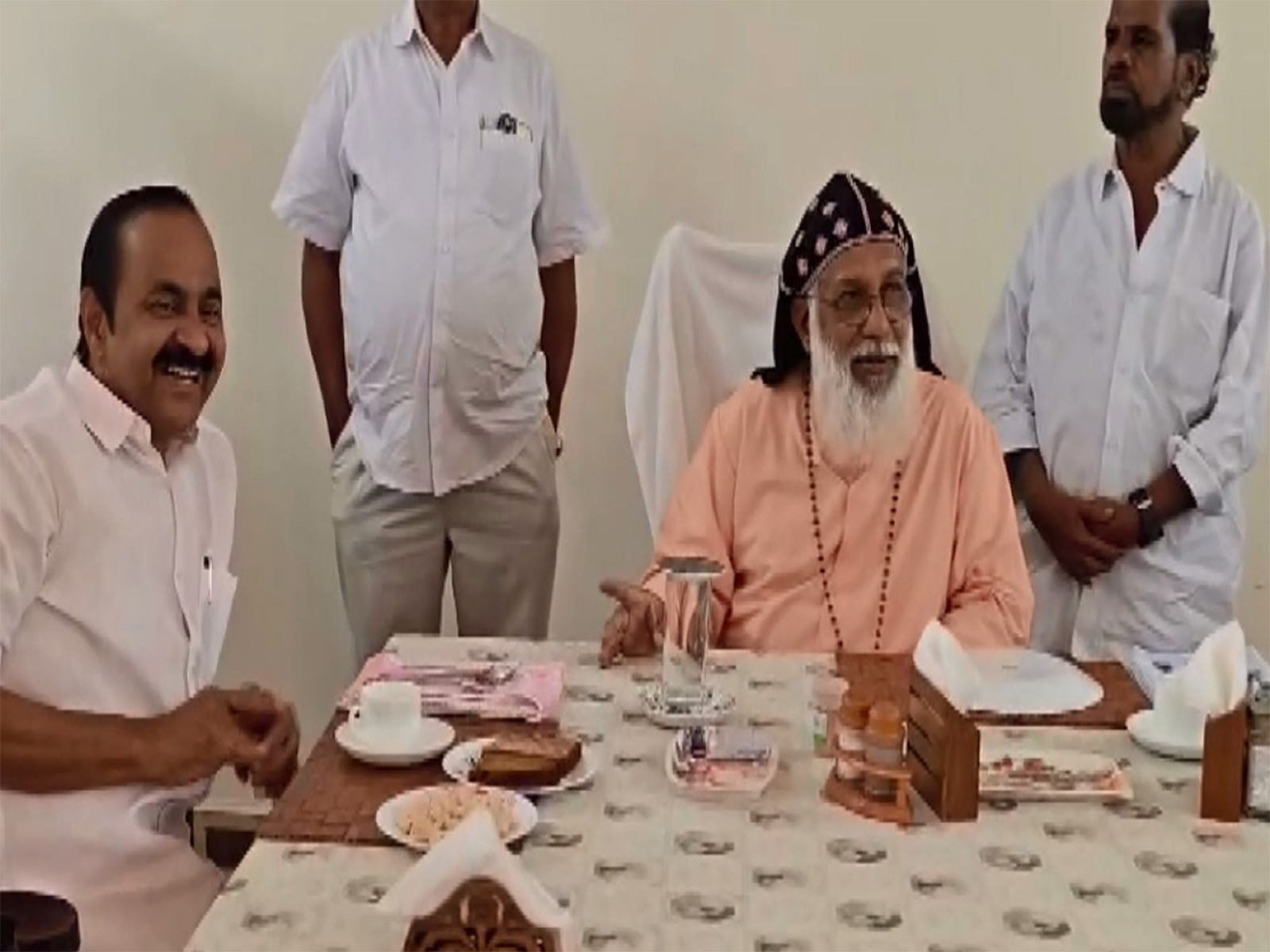 Major Archbishop-Catholicos of the Syro-Malankara Catholic Church Mar Baselios Cardinal Cleemis with Keralam CM designate VD Satheesan (Photo/ANI)