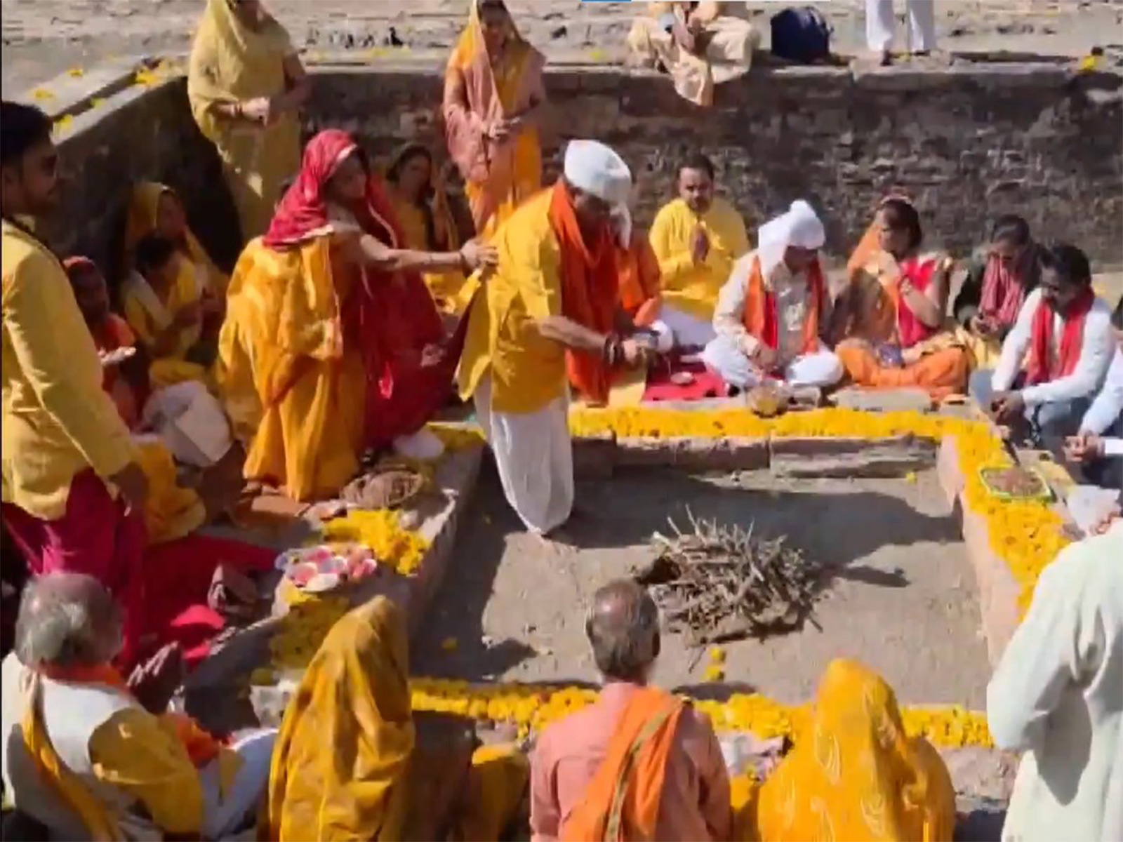 Devotees performing hawan (Photo/ANI)