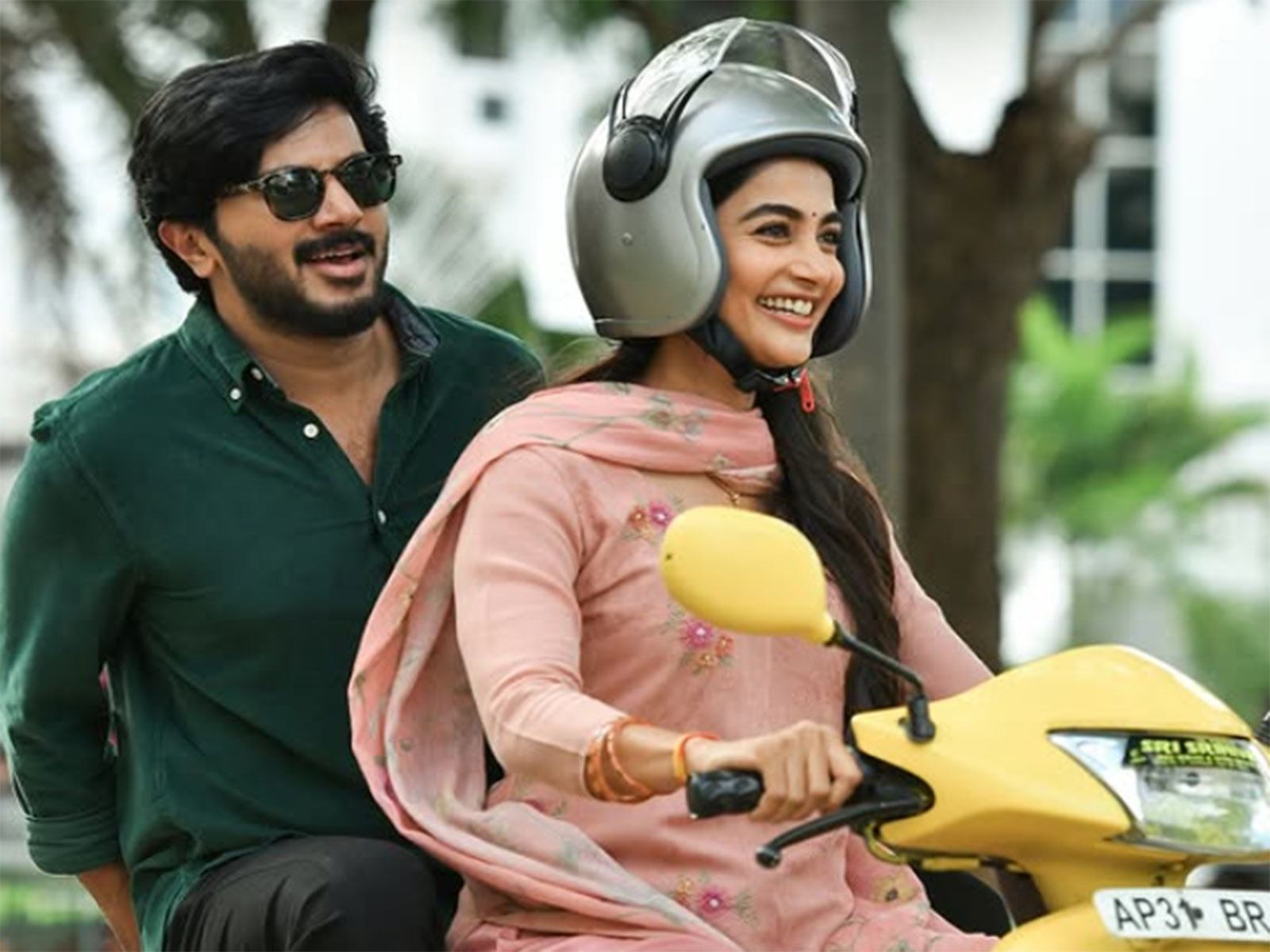Dulquer Salmaan, Pooja Hegde (Photo/Instagram/@hegdepooja)
