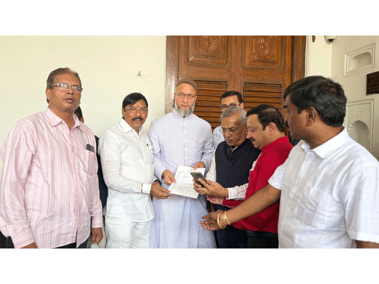 Delegation of Telangana Chamber of Chemists and Druggists meets AIMIM Chief Asaduddin Owaisi (Photo/ANI)