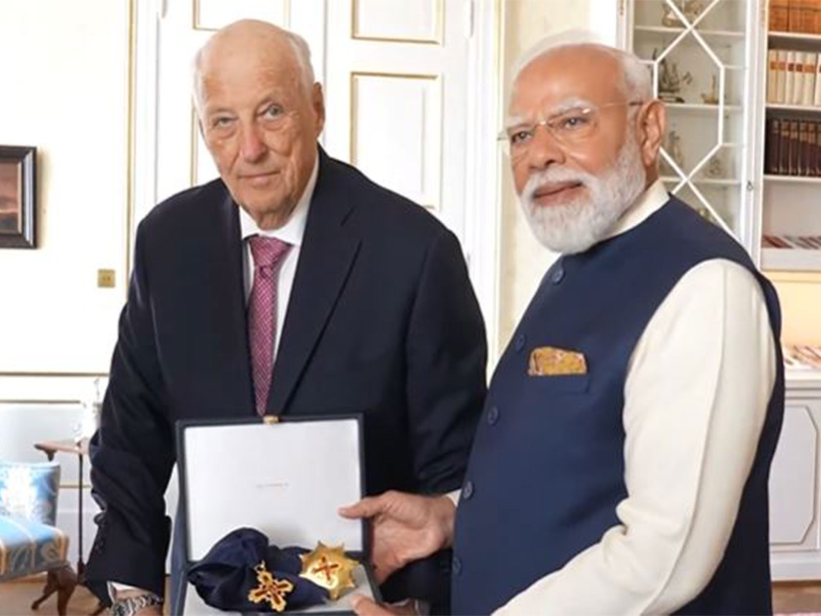 PM Modi conferred with Noway's top honour Grand Cross of the Royal Norwegian Order of Merit (Photo/NarendraModiYoutube)