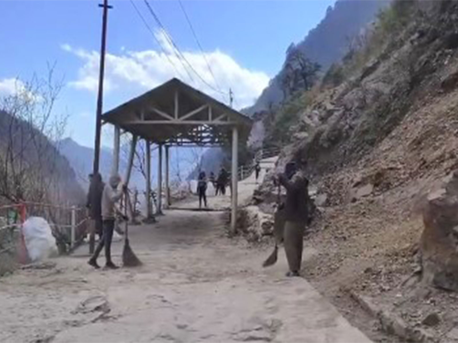Cleanliness drive along the route to Kedarnath Temple (Photo/ANI)