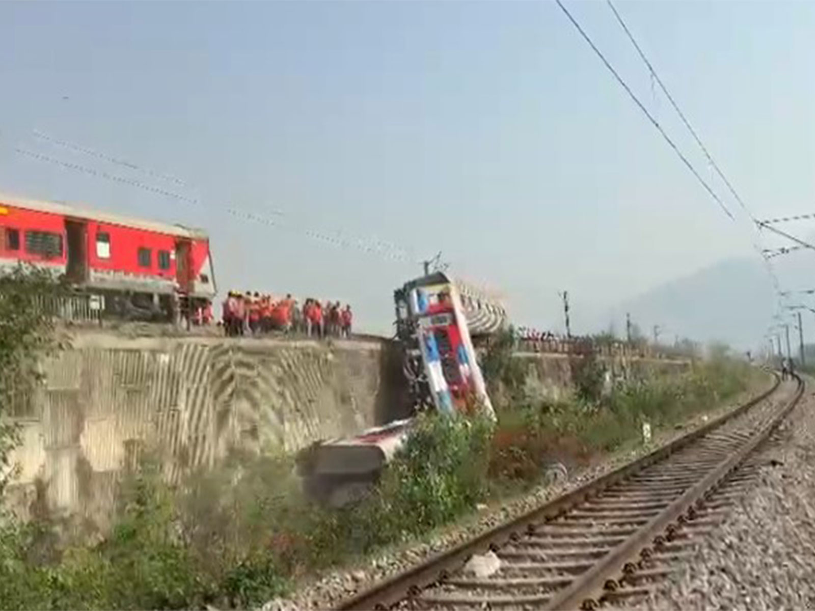 Rescue operation underway to clear derailed Ujjaini Express (Photo/ANI)